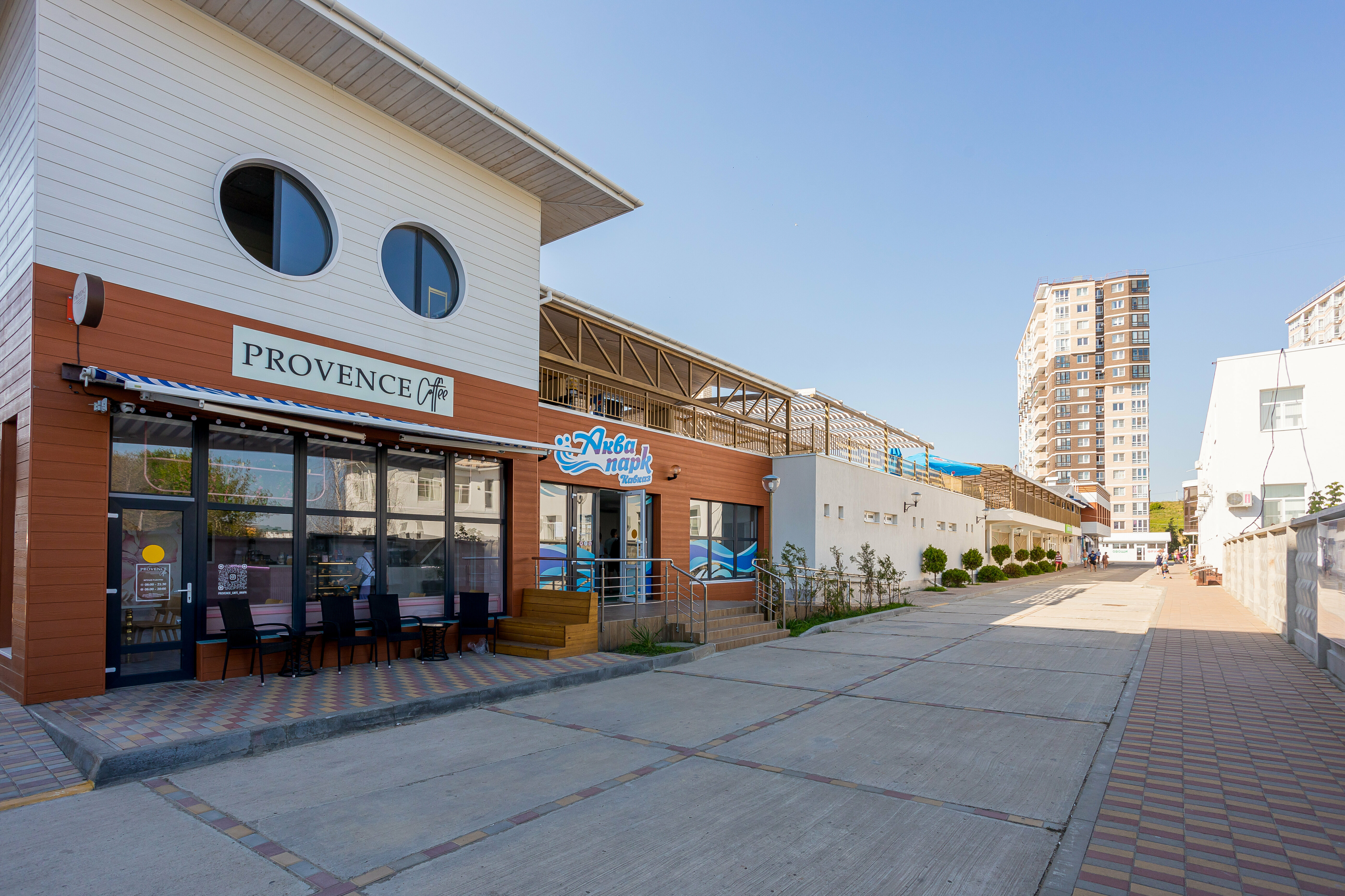 Просторный двухместный номер с 2 отдельными кроватями