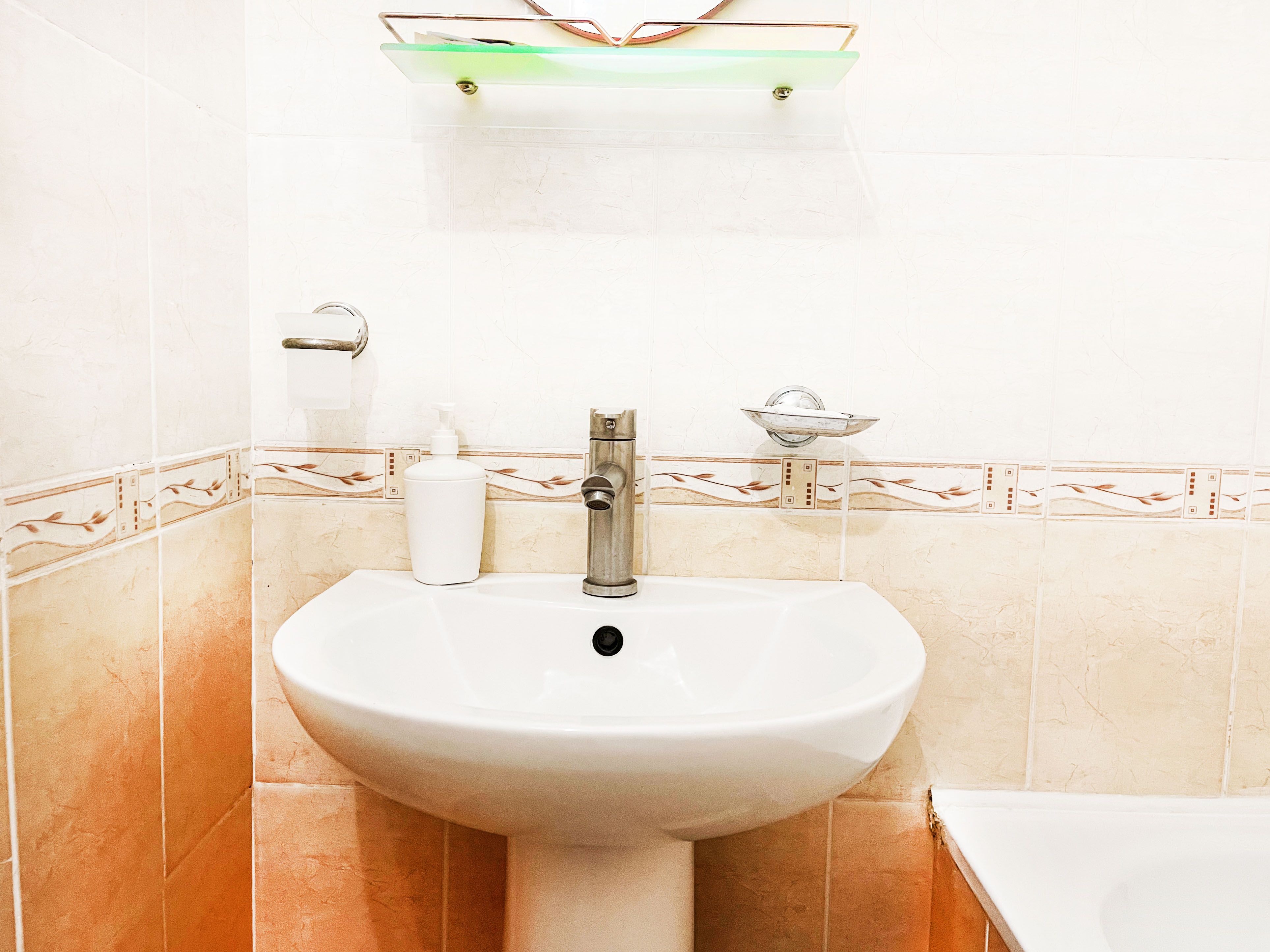 Семейный номер с боковым видом на море