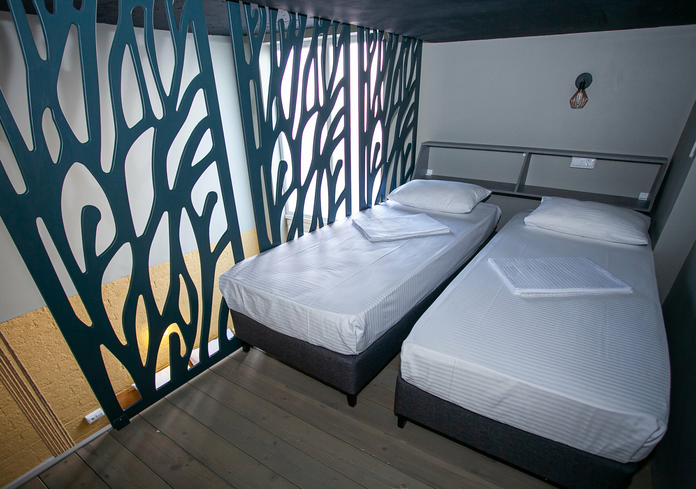 4-местный двухуровневый номер с балконом (2 этаж)