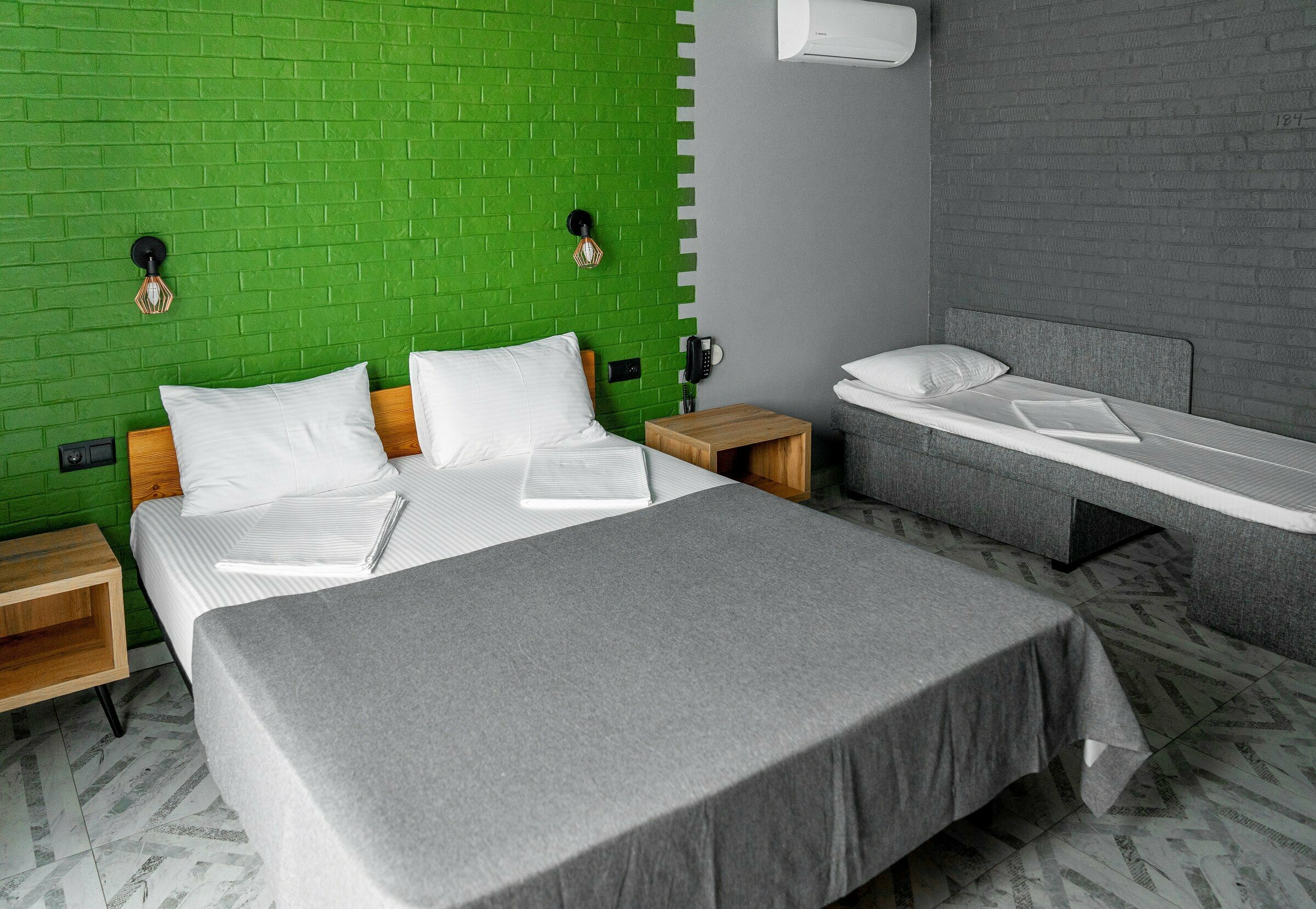 Трехместный номер с балконом