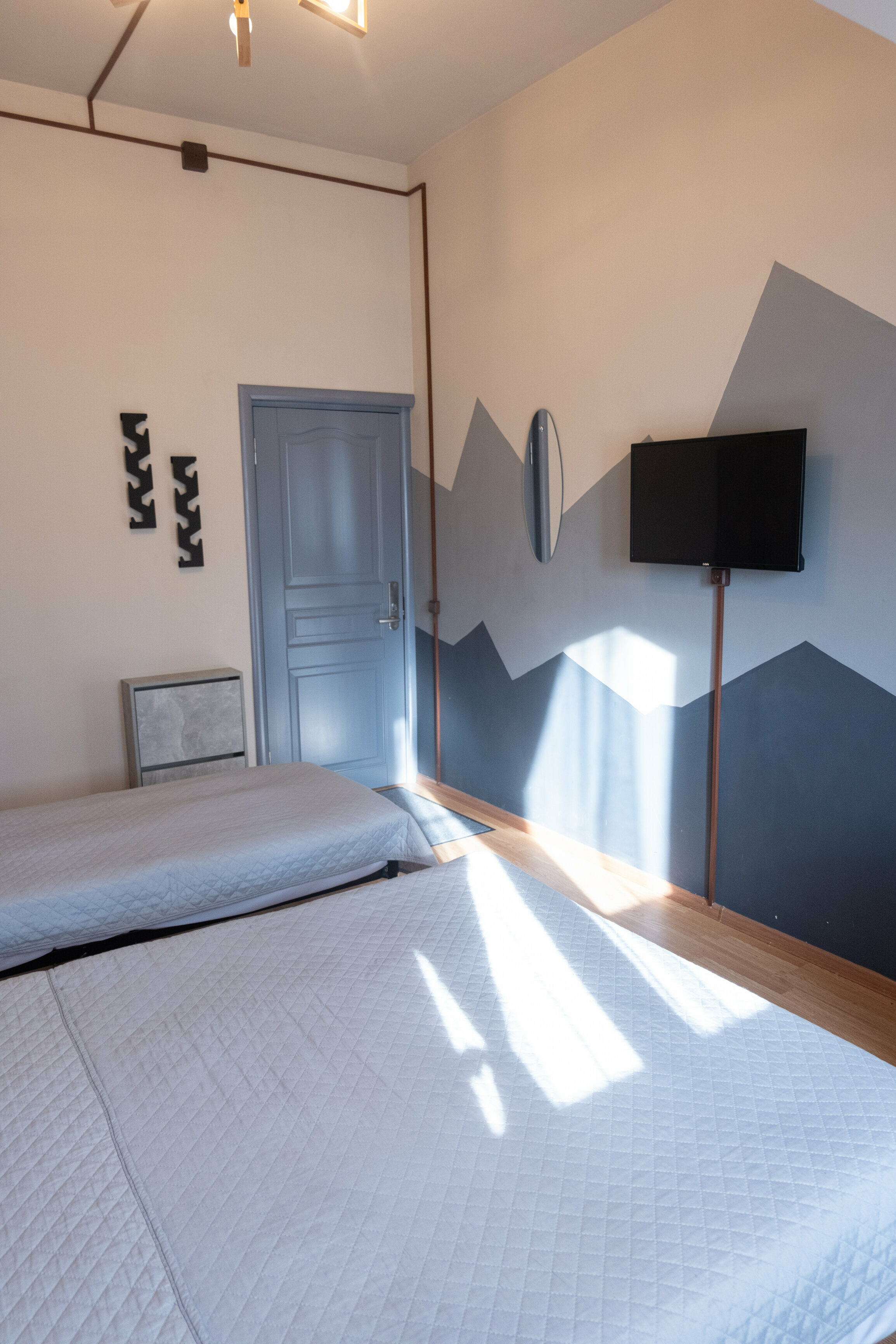 Трехместный номер с общей ванной комнатой