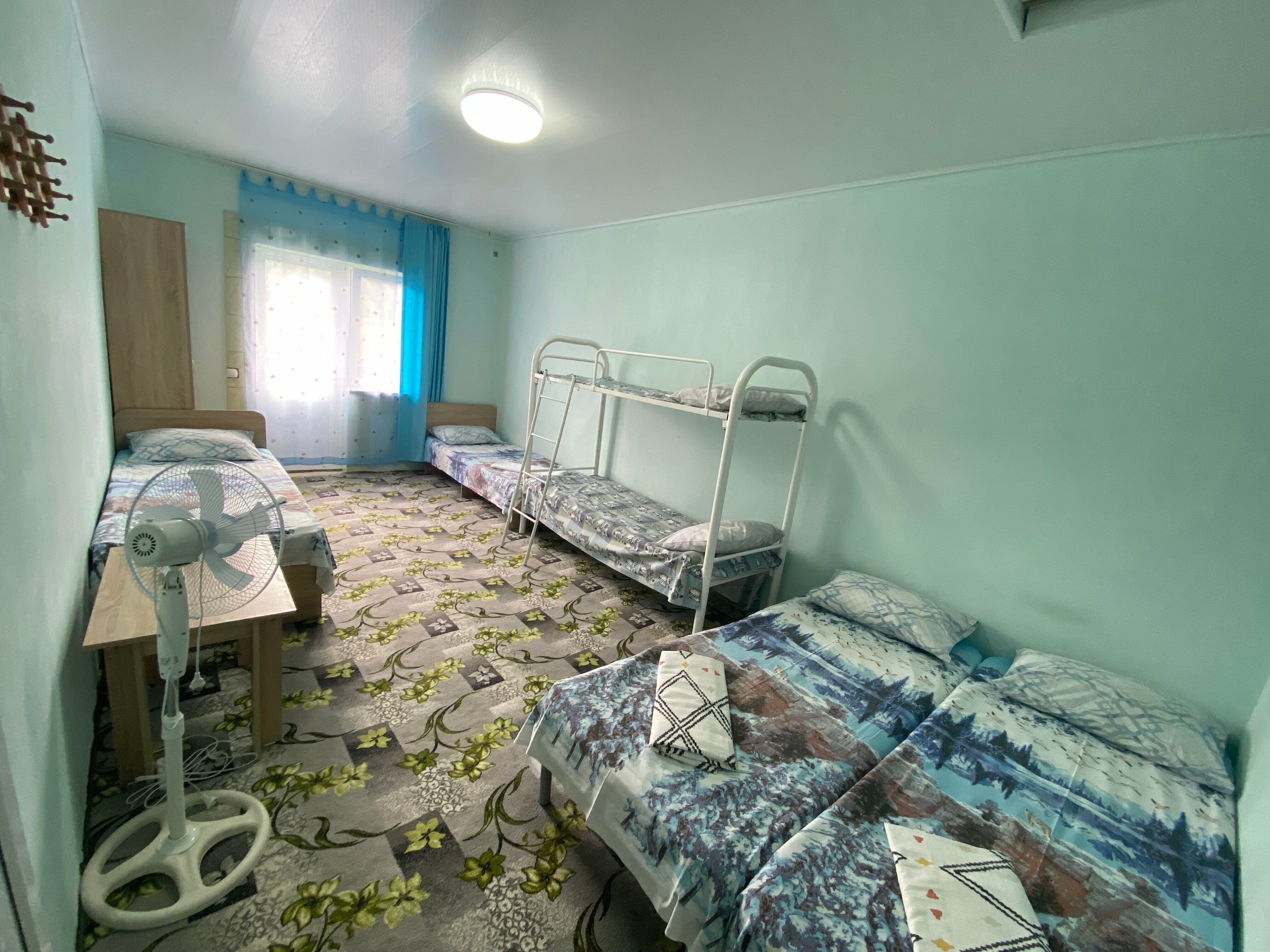 Cемейный номер с собственной ванной комнатой