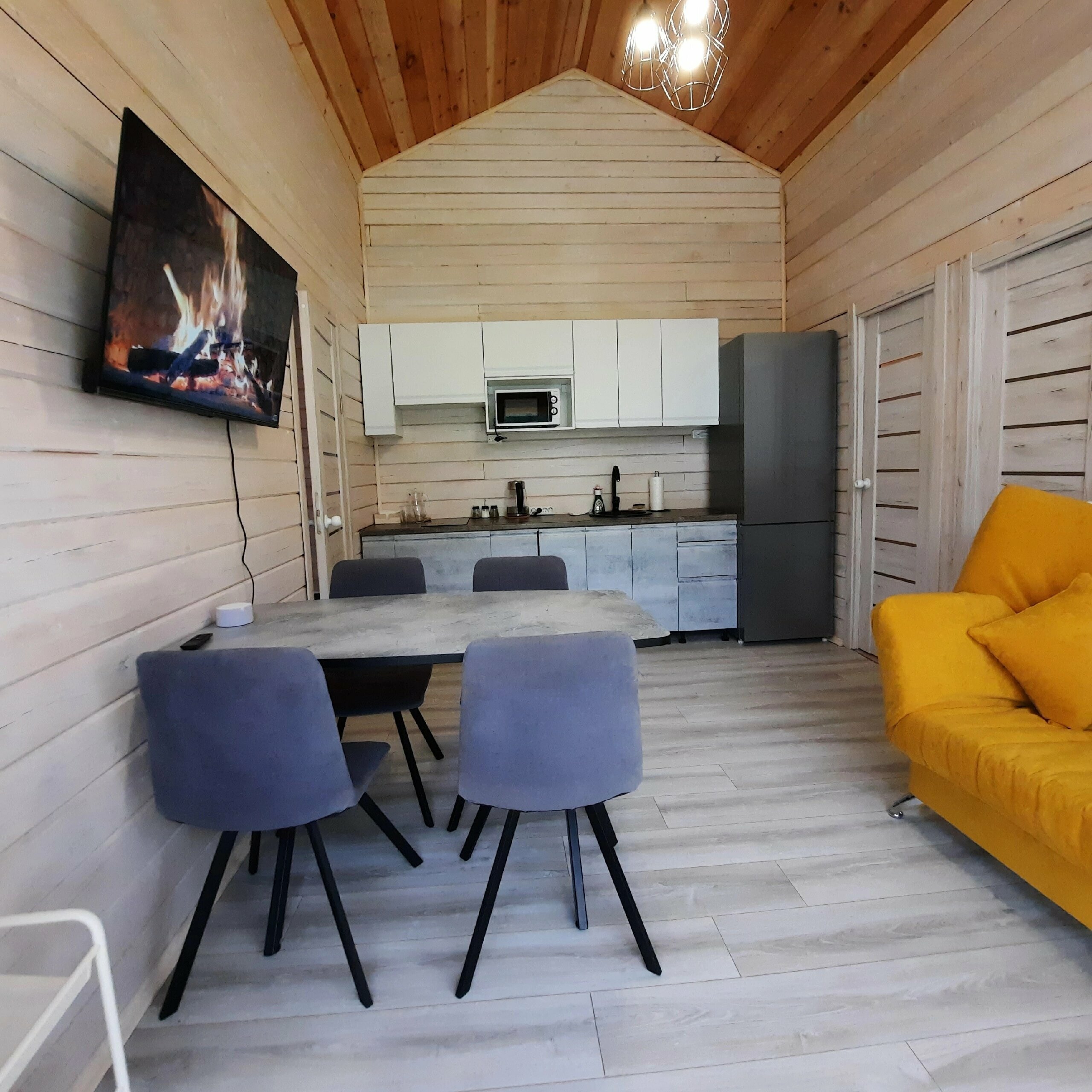 Семейный номер с видом на горы