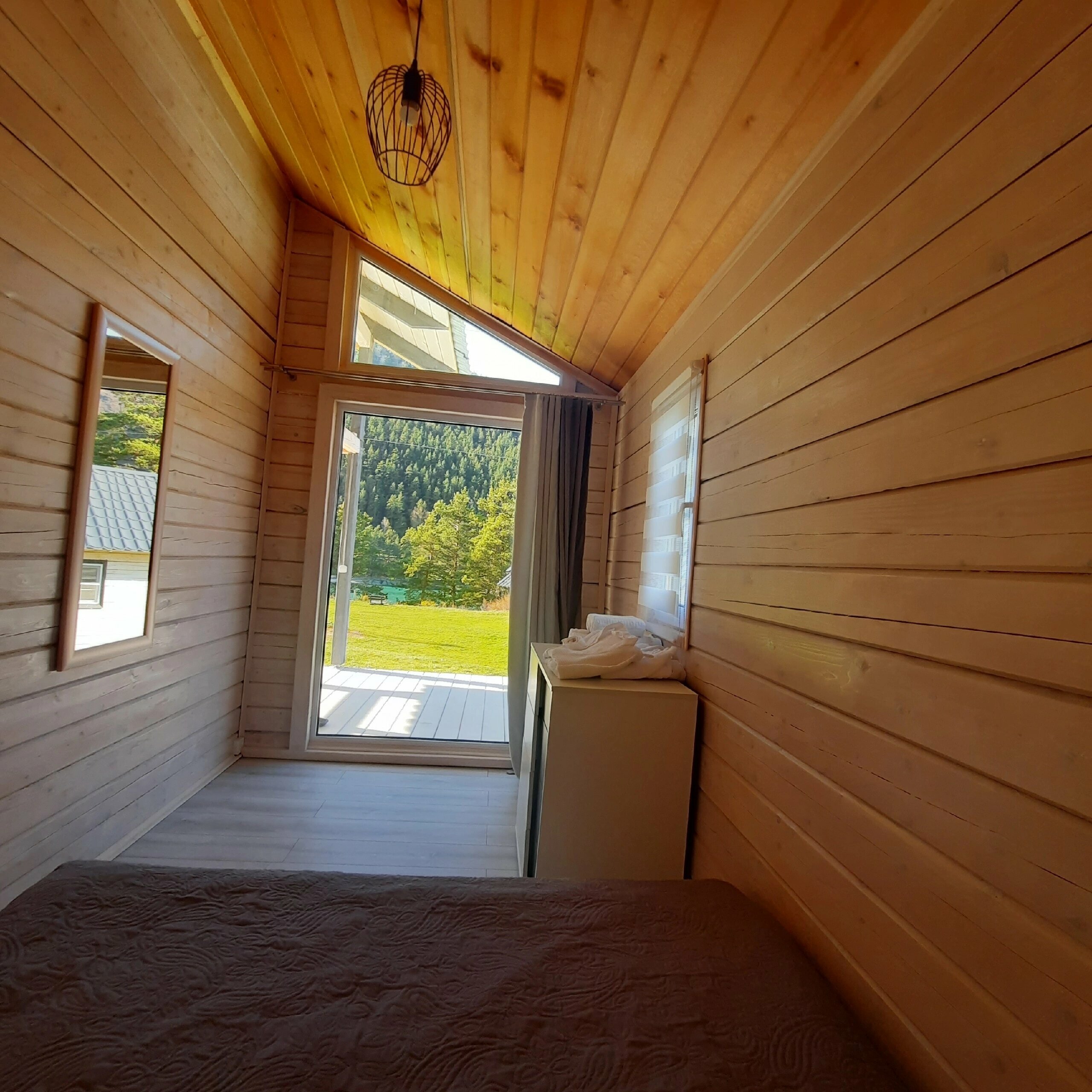 Семейный номер с видом на горы