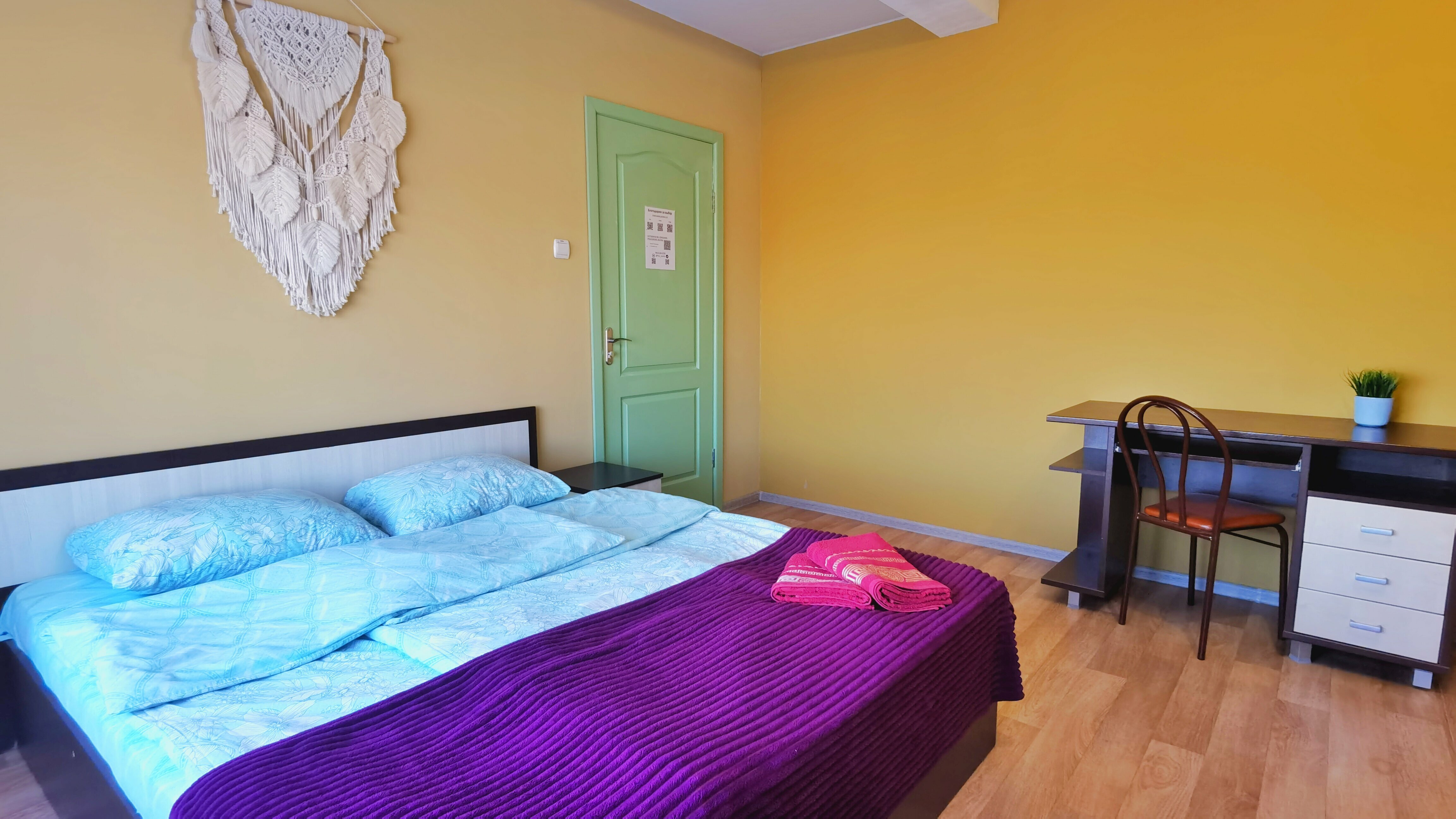 Семейный номер с видом на озеро