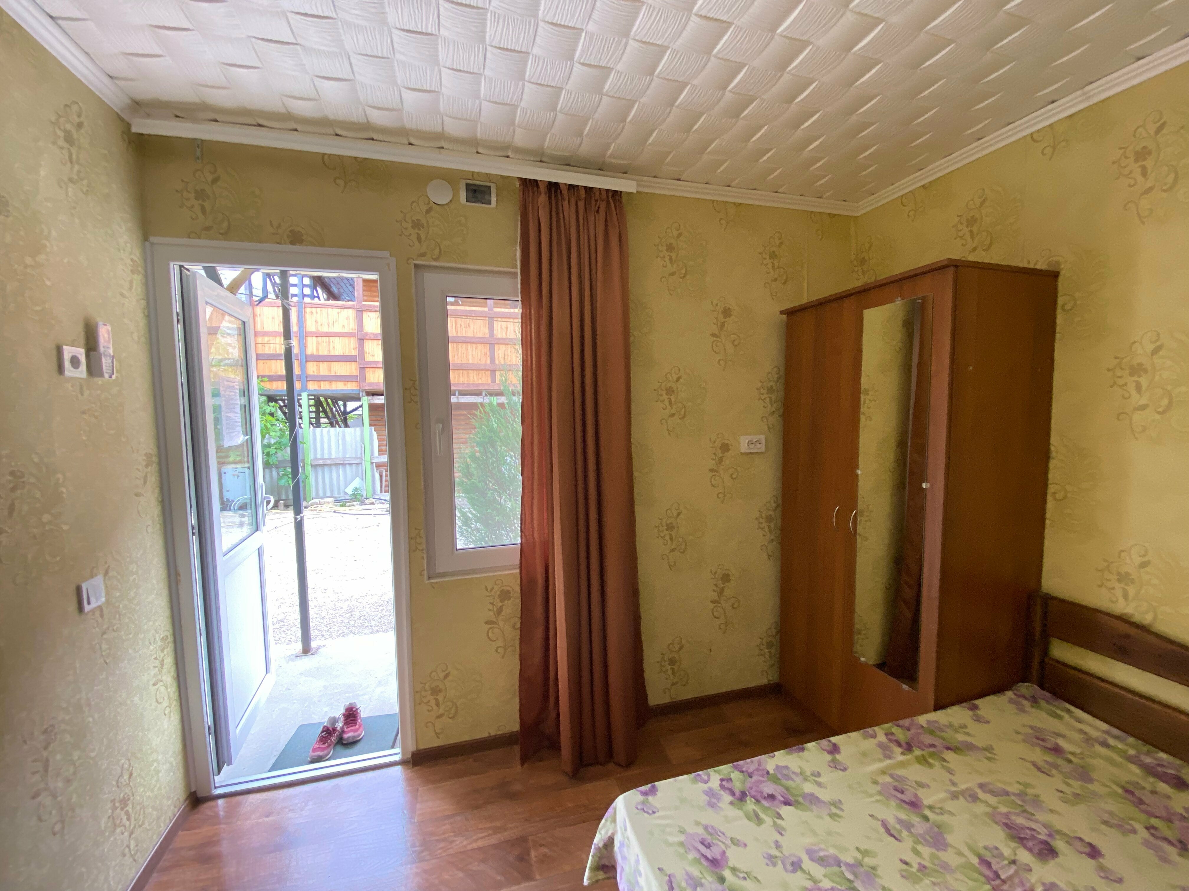 Двухместный номер с 1 кроватью или 2 отдельными кроватями и общей ванной комнатой