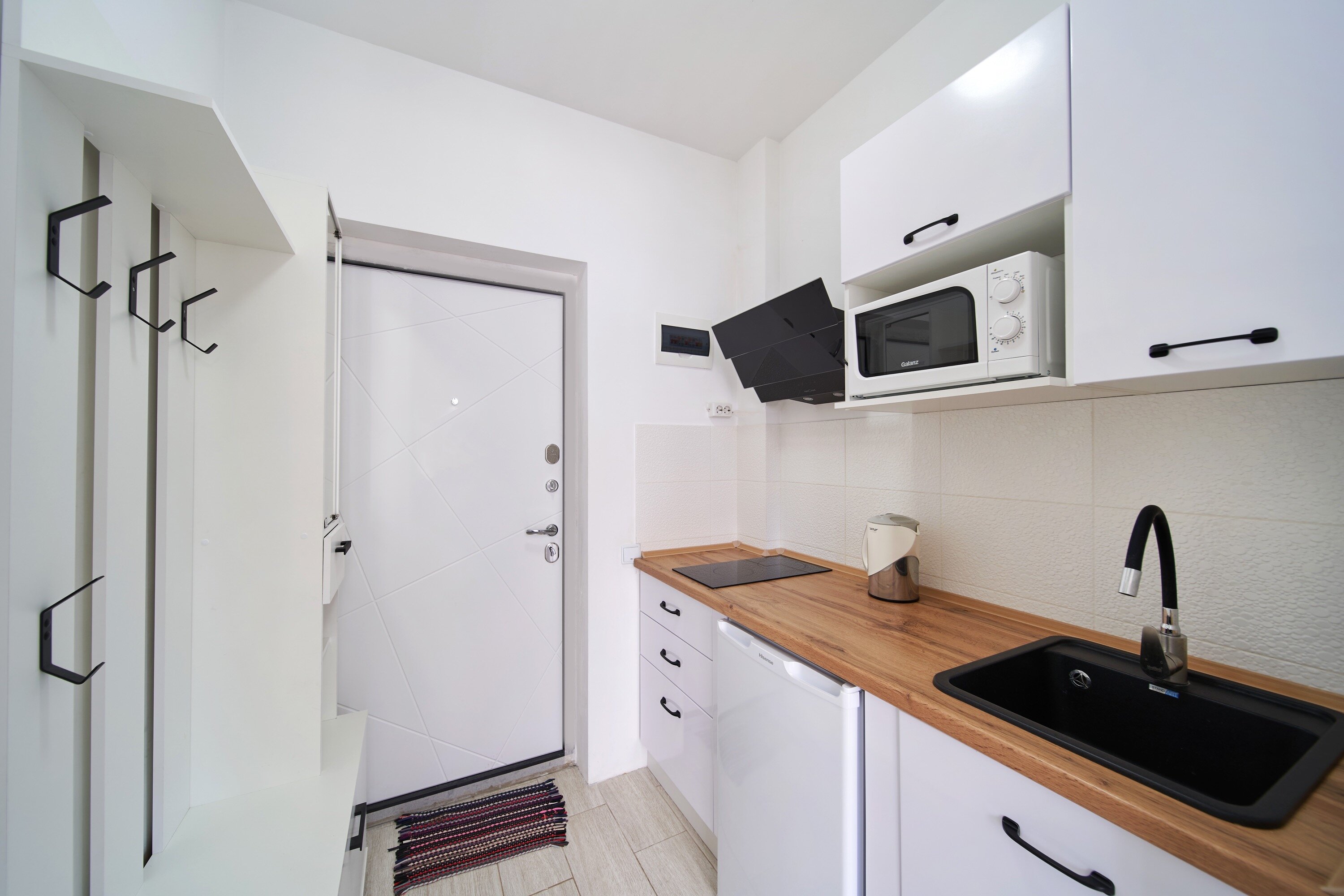 Семейный номер с боковым видом на море