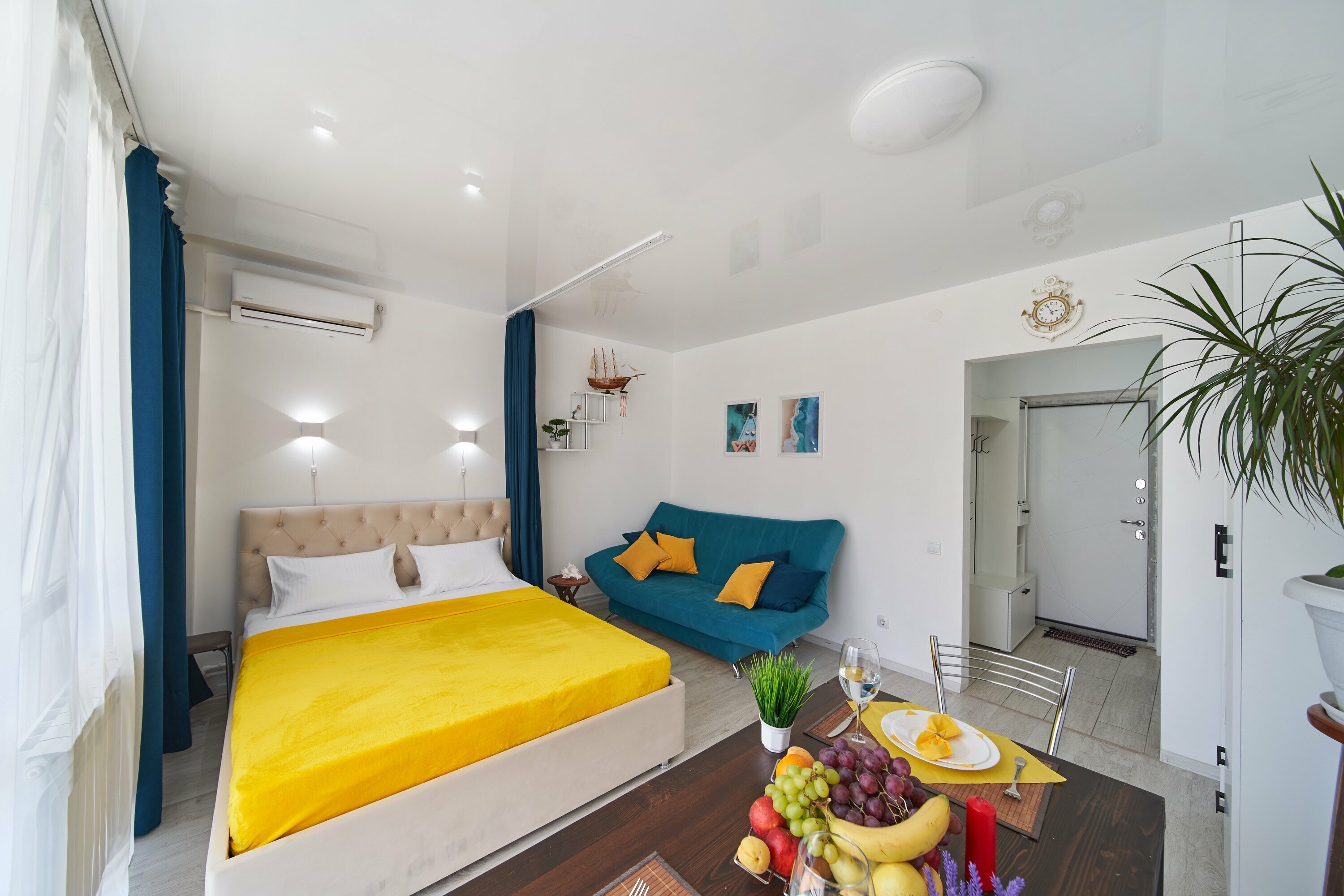 Семейный номер с боковым видом на море