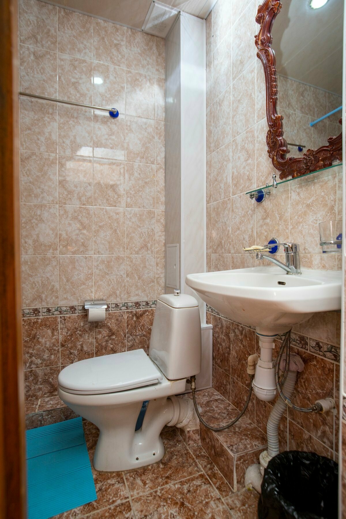 Двухместный номер с 2 отдельными кроватями и душем