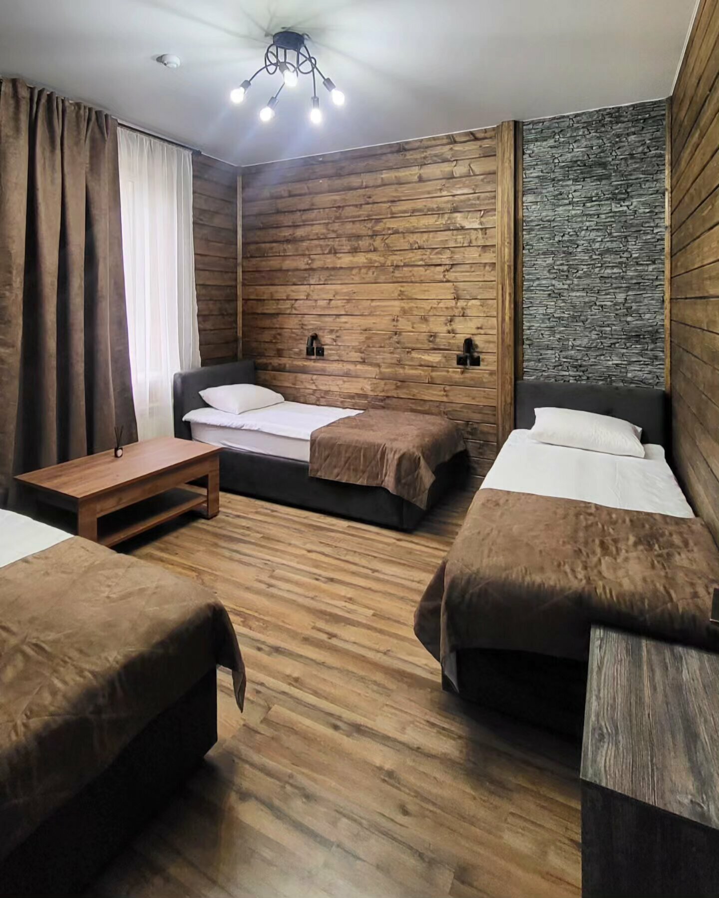 Семейный номер с видом на горы