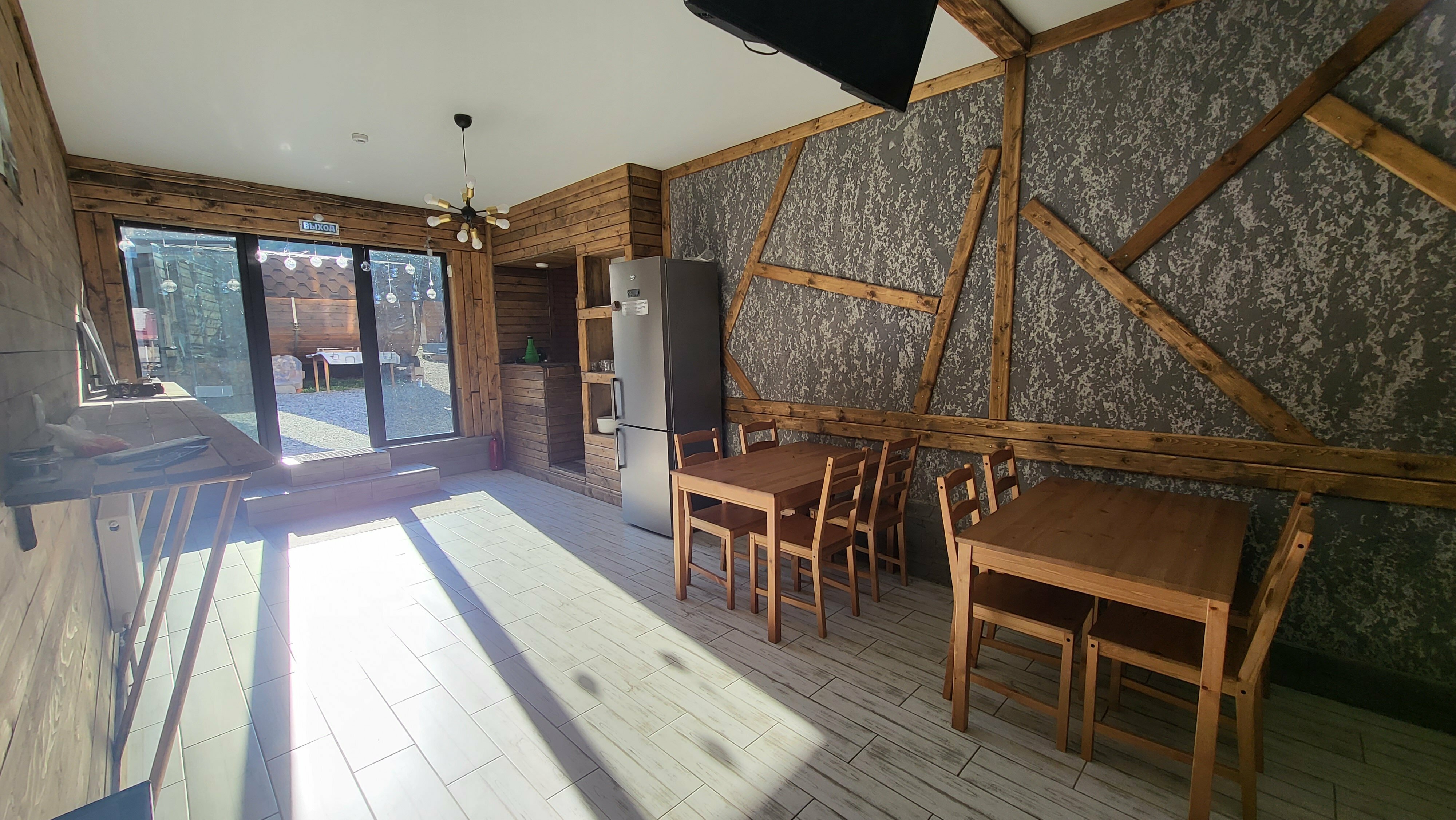 Кровать в общем 8-местном номере для мужчин и женщин