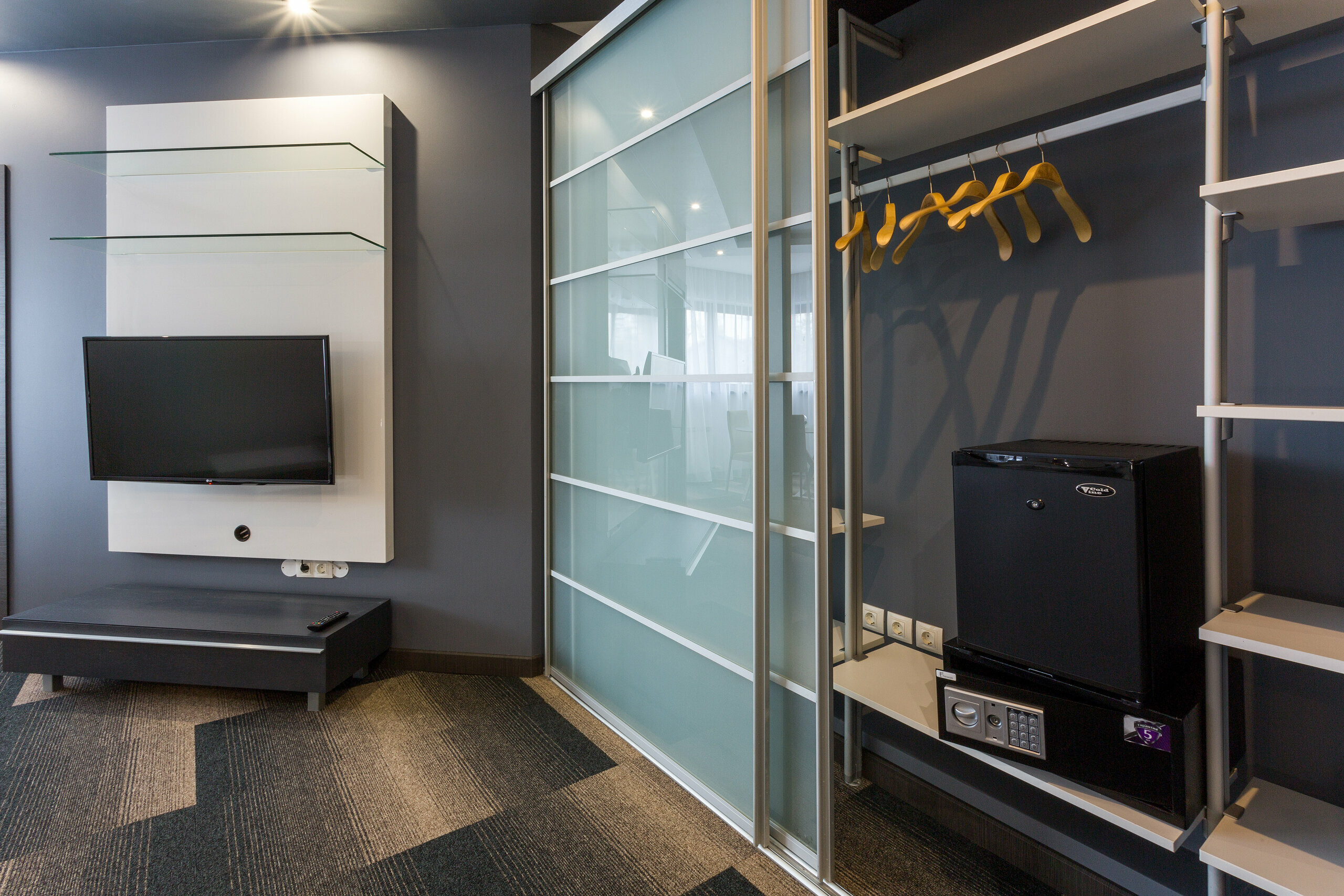 Бюджетный (№10)номер с видом на парковку