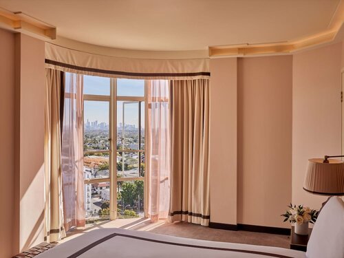 Улучшенный люкс, 1 спальня в Sunset Tower Hotel