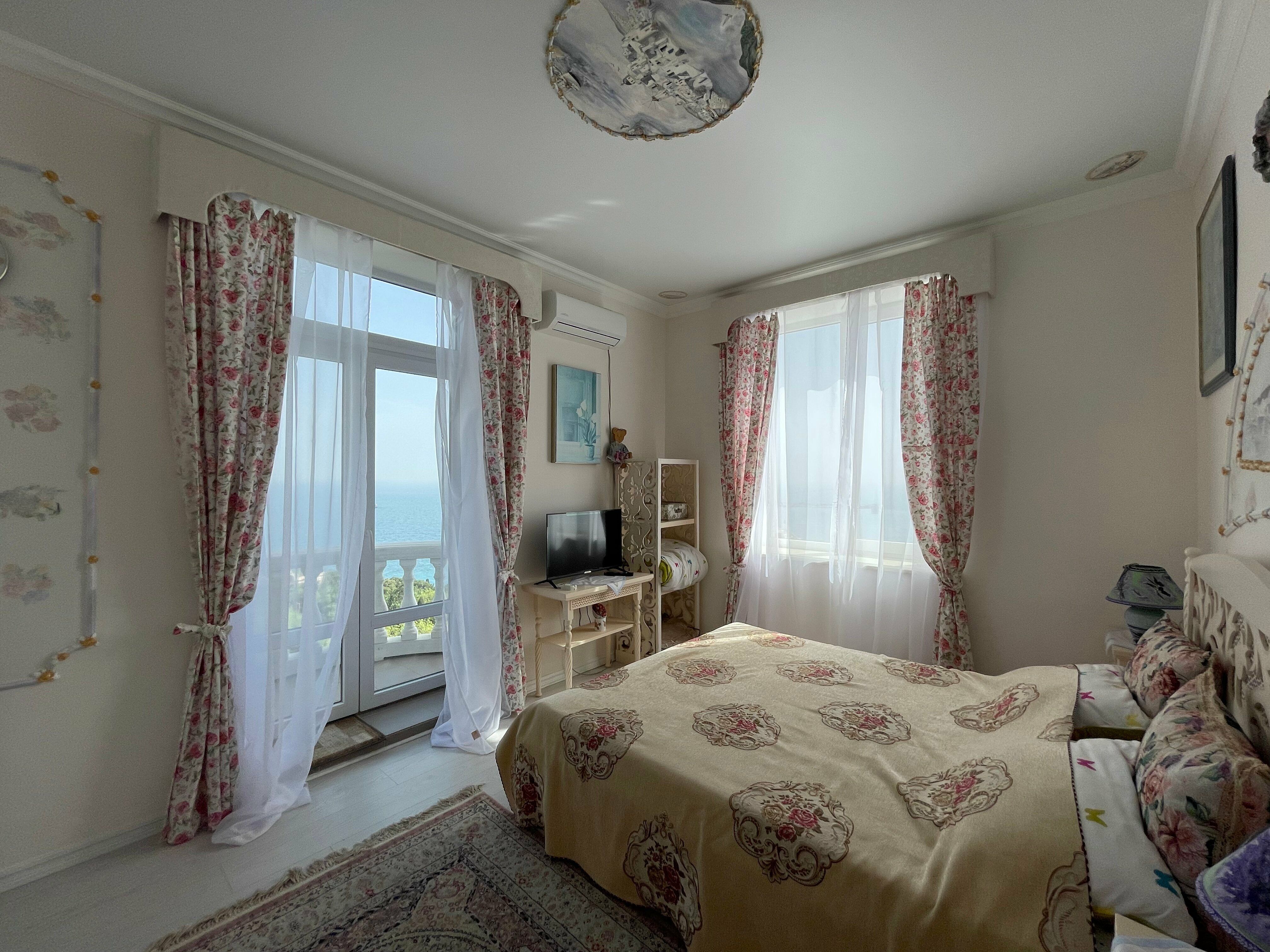 Семейный номер с видом на море