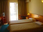Номер с 2 односпальными кроватями в Hotel Flisvos