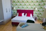 Трехместный номер, балкон, частичный вид на море в Hotel Sole Mare