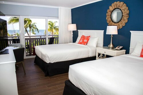 Stunning Two Queen Marina View Balcony в Banana Bay Resort & Marina