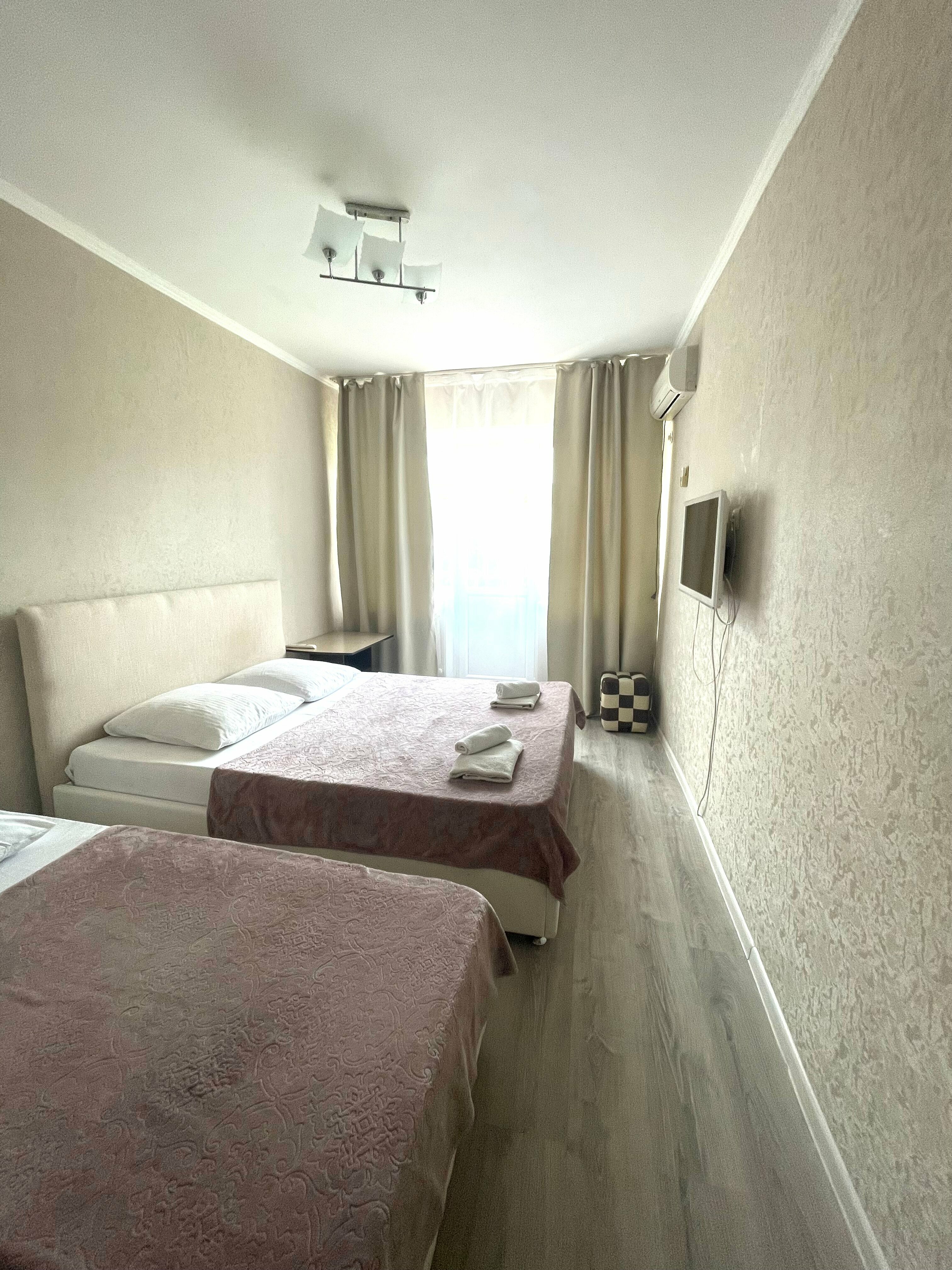 Трехместный номер с балконом