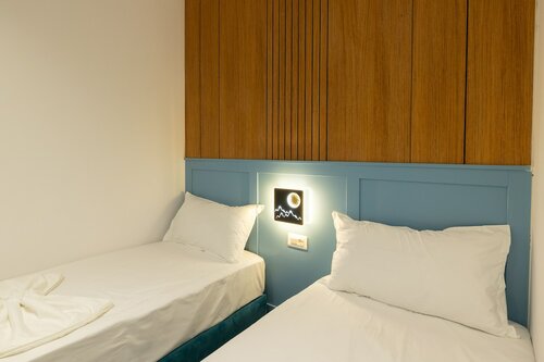 Четырехместный номер «Делюкс» в Aglon Twin's Hotel