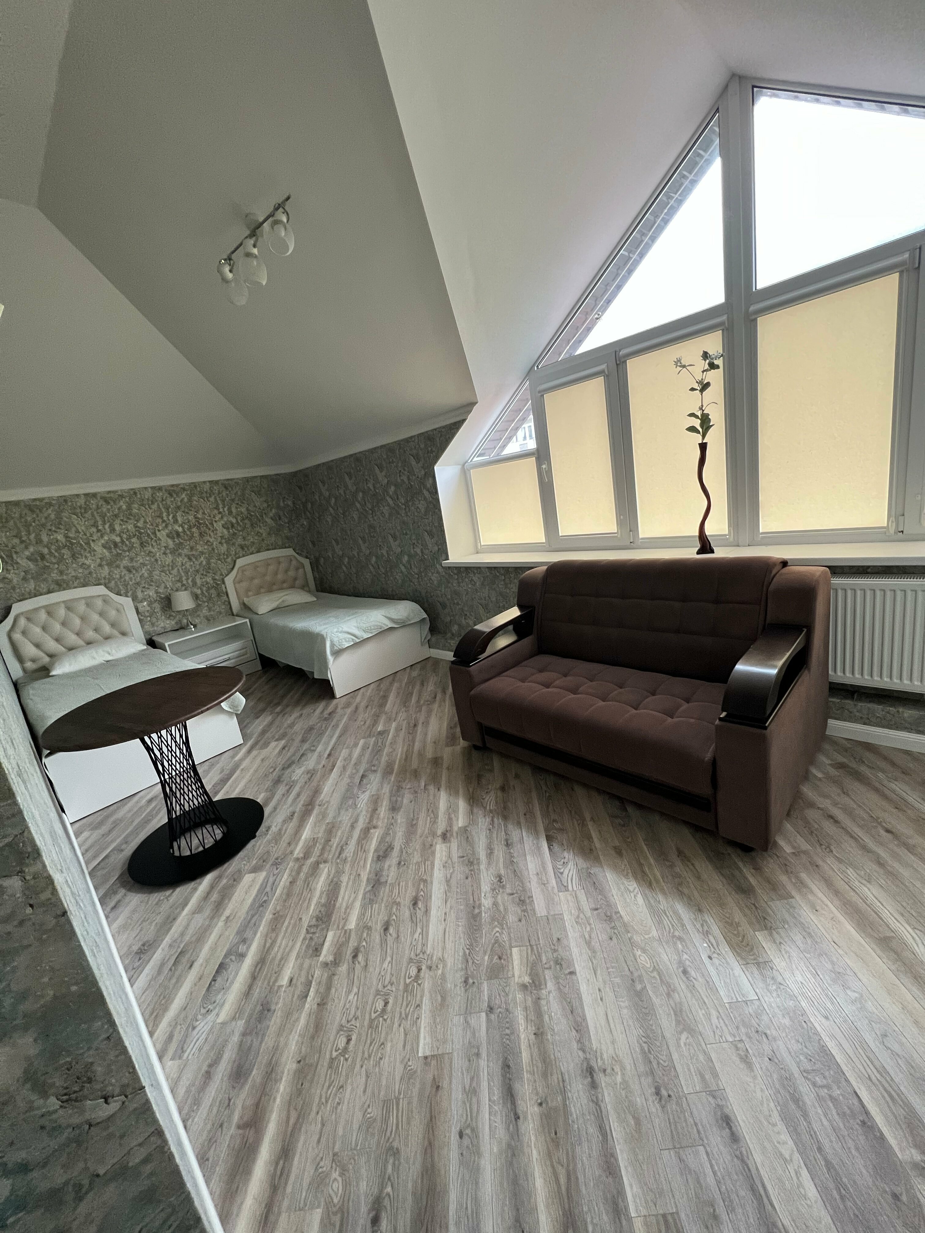 Трехместный номер «Комфорт» с душем