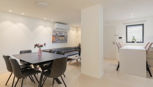 Апартаменты в J-Tower Apartments