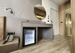 Двухместный номер «Делюкс» с 1 двуспальной кроватью в Charm Hotel