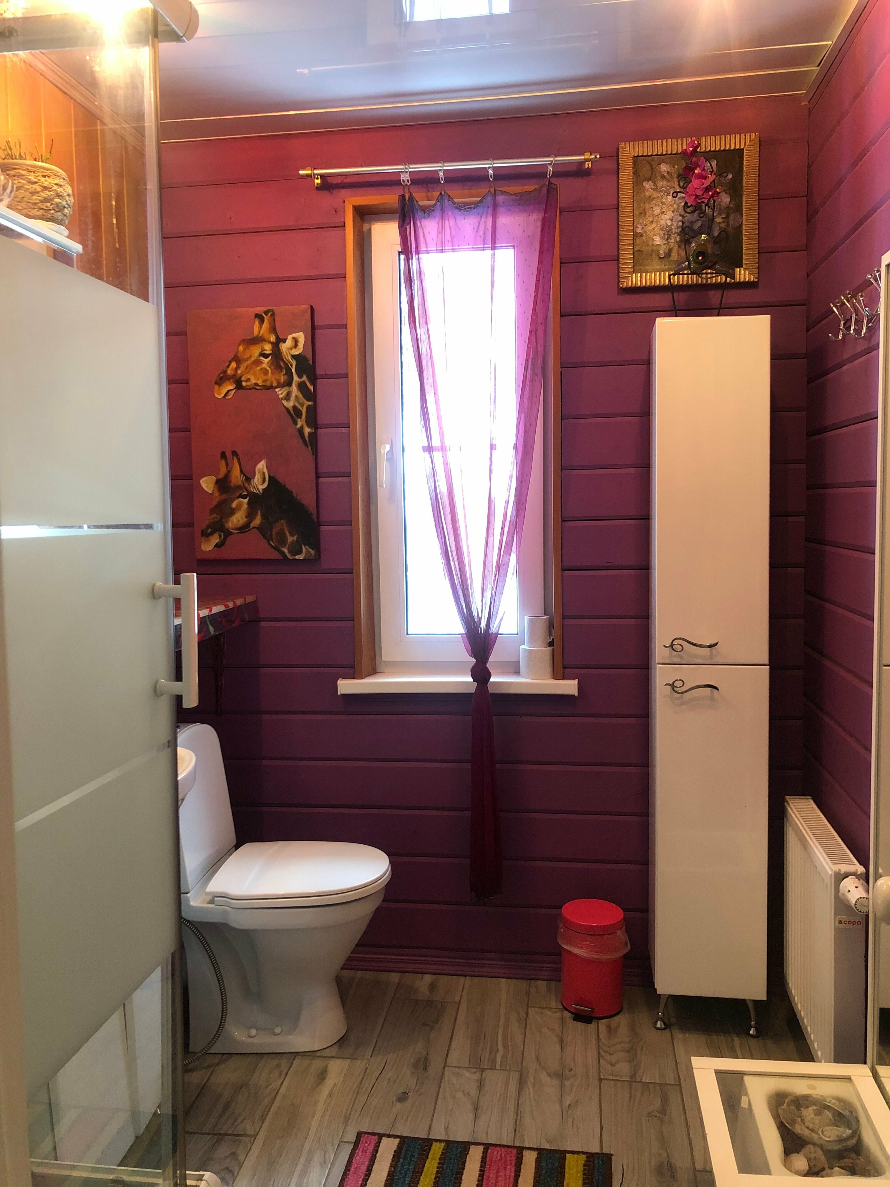 Комната на двое и более суток. Для одного гостя. Второй гость оплачивается дополнительно. Без сигарет и алкоголя.