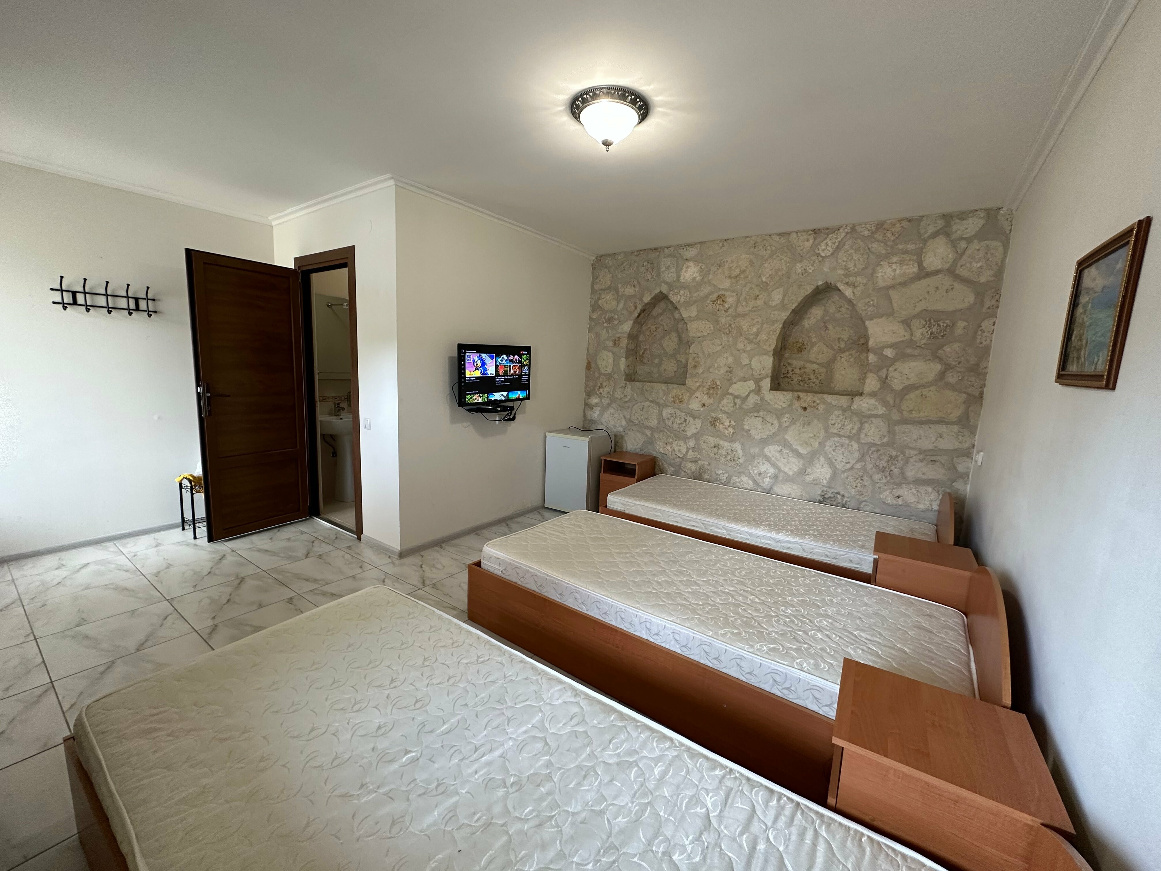 Трехместный