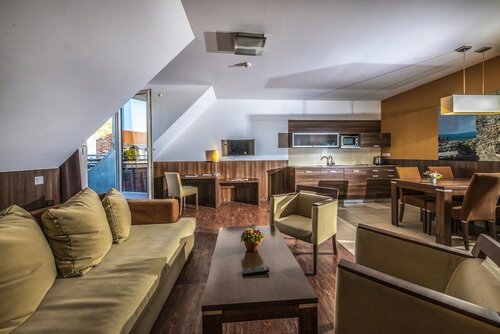 Семейный люкс, балкон в Royal Club Hotel