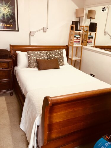 Двухместный номер «Эконом» с 1 двуспальной кроватью, 1 двуспальная кровать (Shared Bathroom) в Hudsons