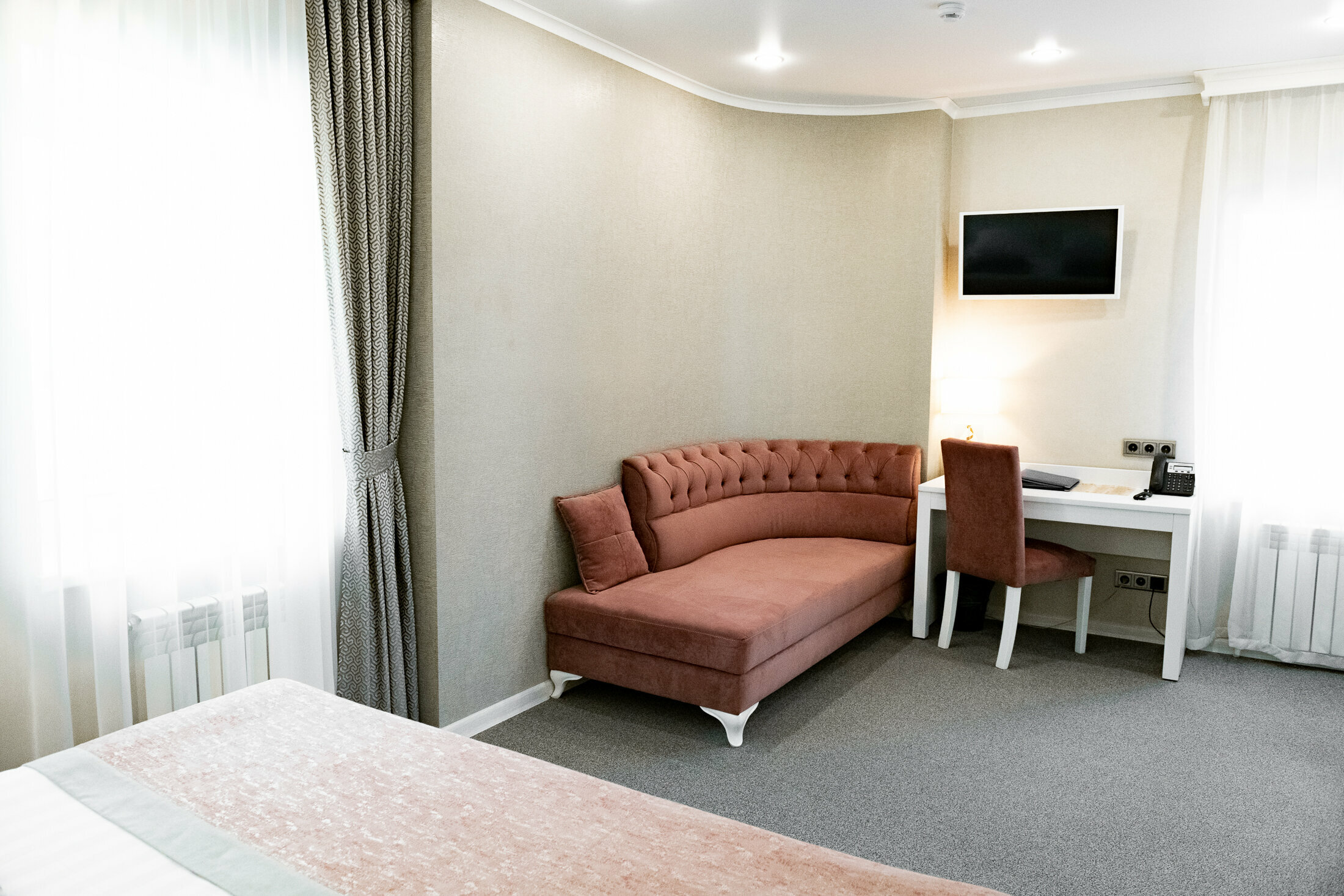 Люкс с кроватью размера «king-size» и гидромассажной ванной