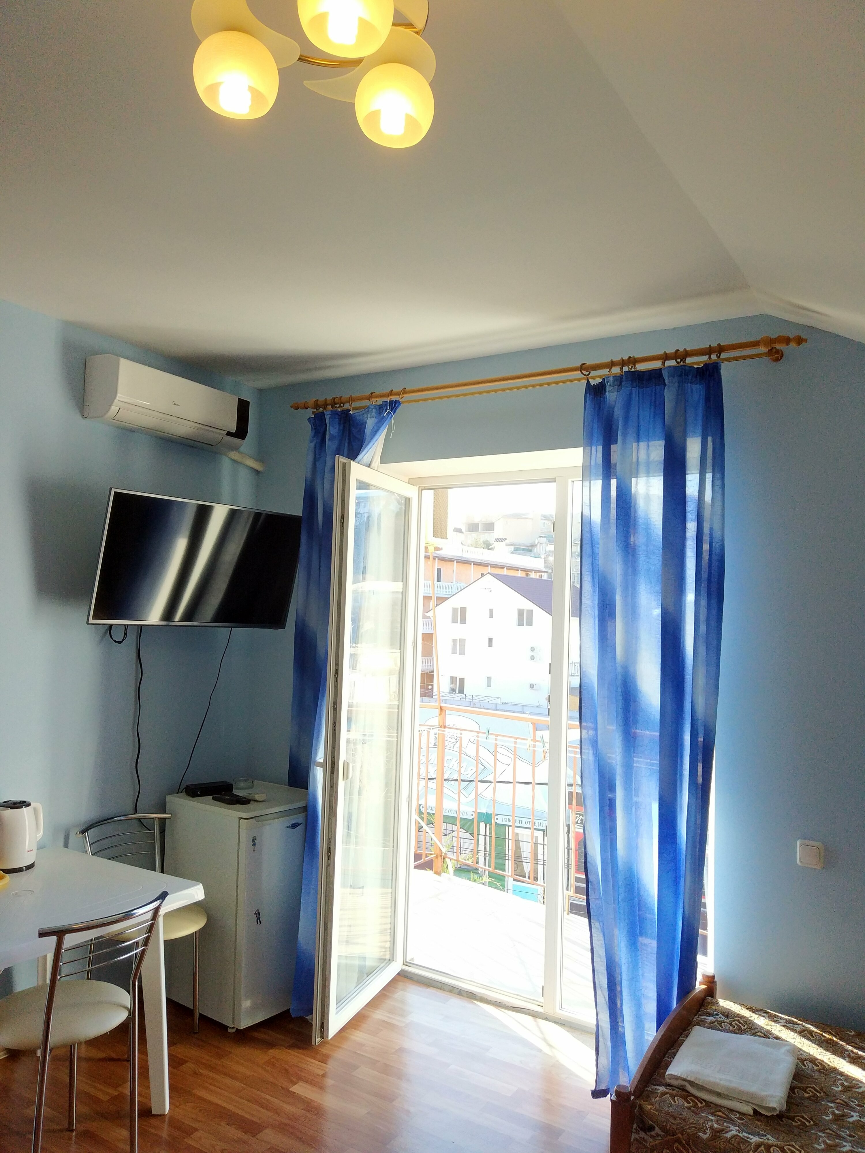 Трехместный номер с балконом