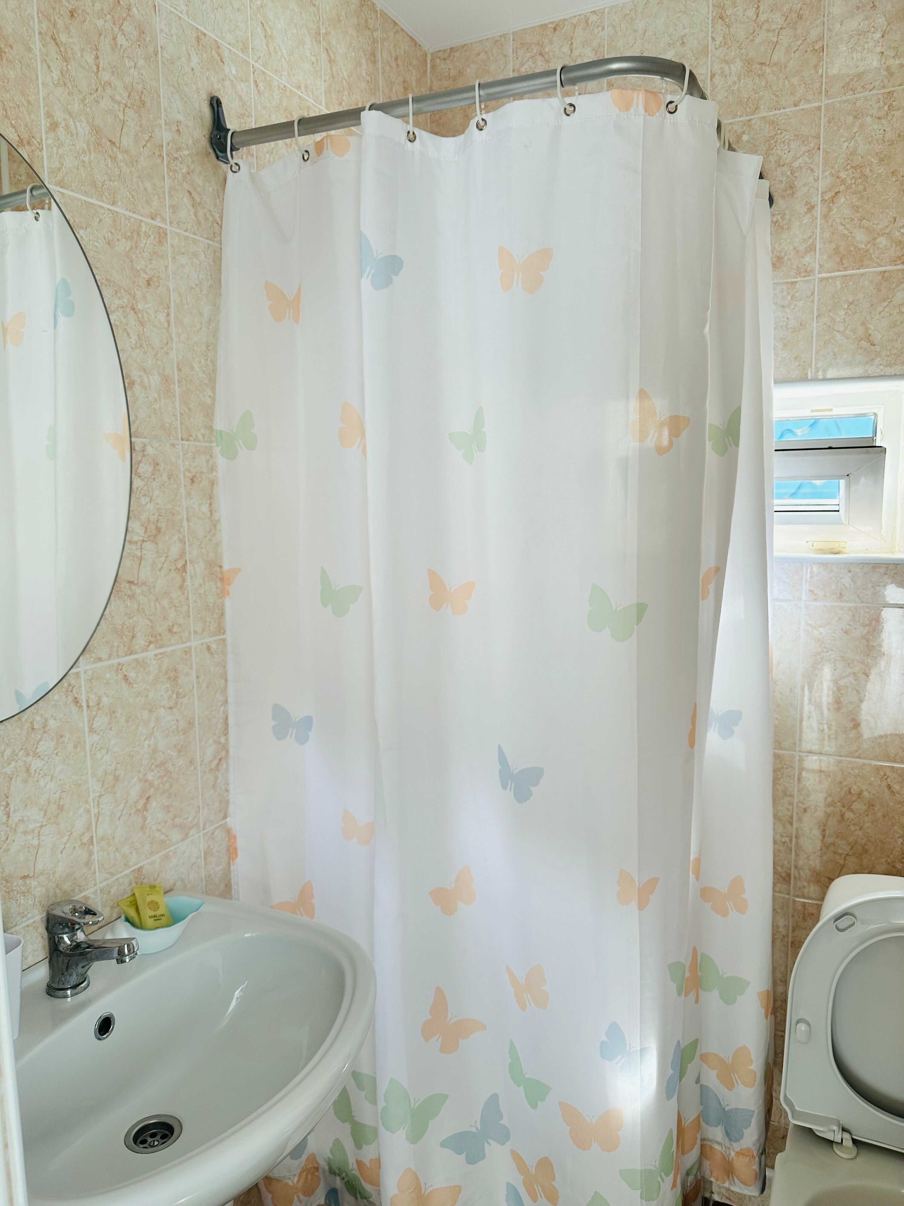 Трехместный номер с основными удобствами