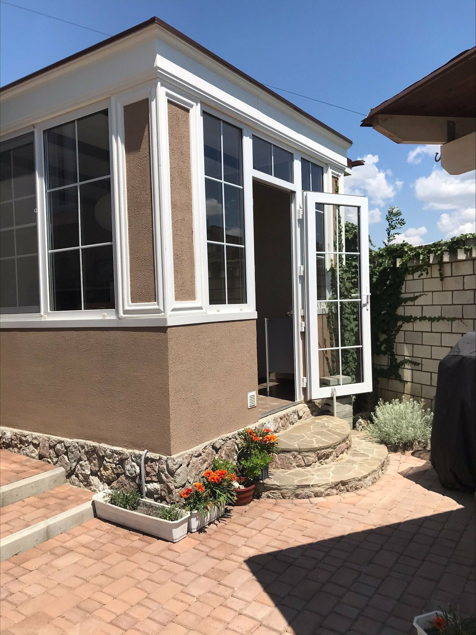 Трехместный номер с террасой