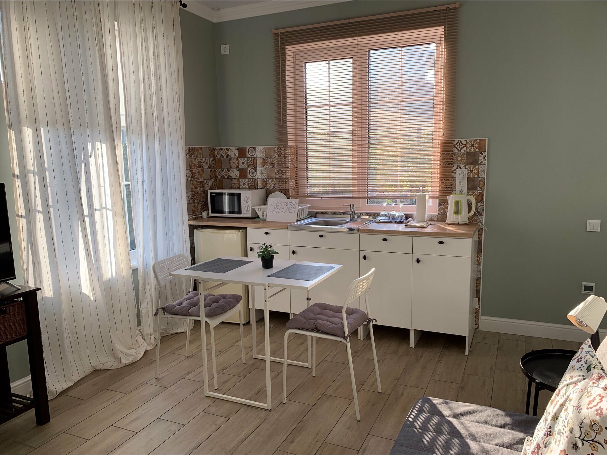 Трехместный номер с видом на горы