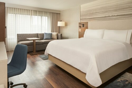 Номер «Делюкс», 1 двуспальная кровать «Кинг-сайз» с диваном-кроватью в The Westin Indianapolis