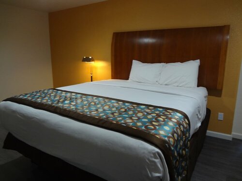 Стандартный одноместный номер, 1 двуспальная кровать «Квин-сайз» в Peach City Inn - Marysville Yuba City