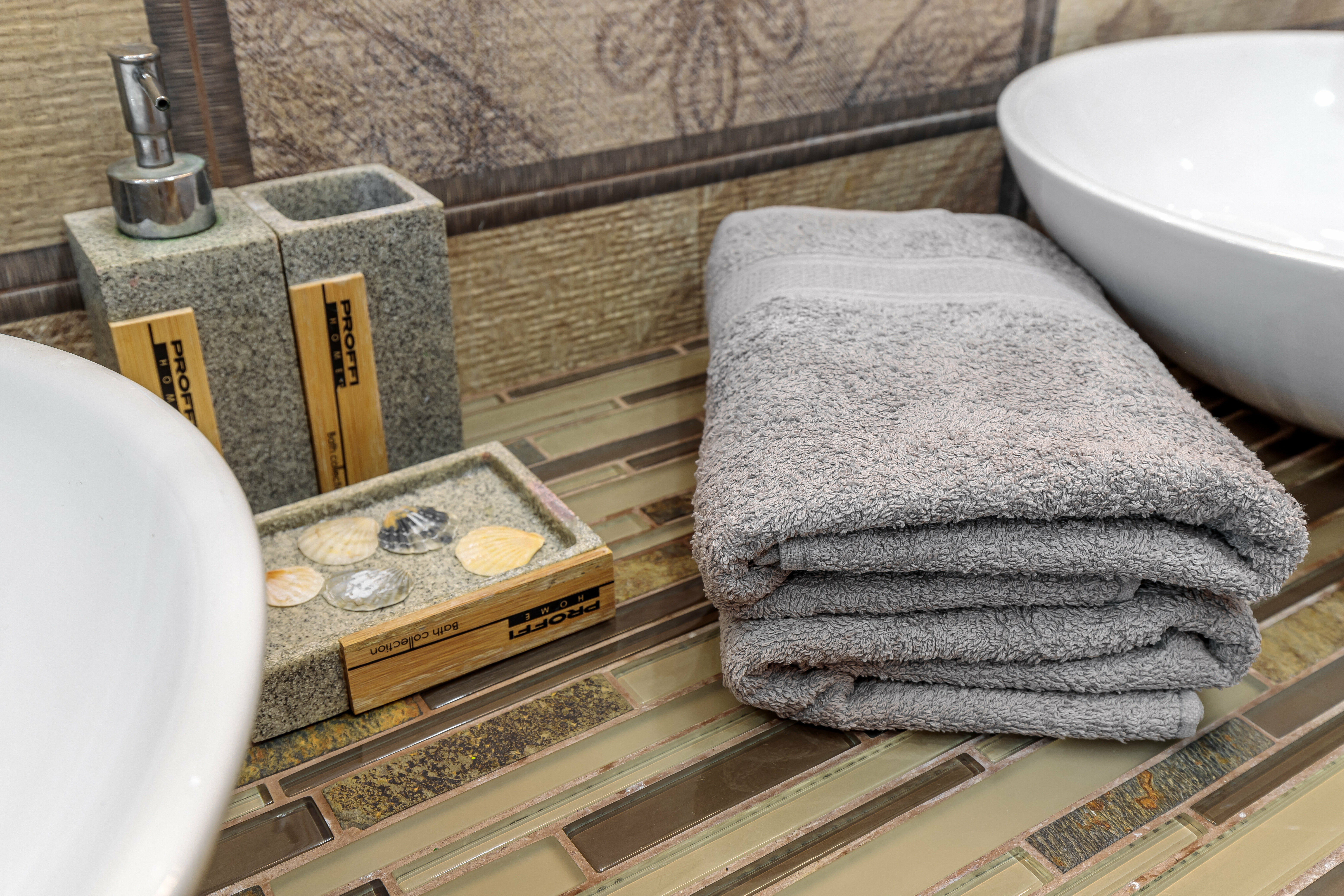 Четырехместный номер с общей ванной комнатой