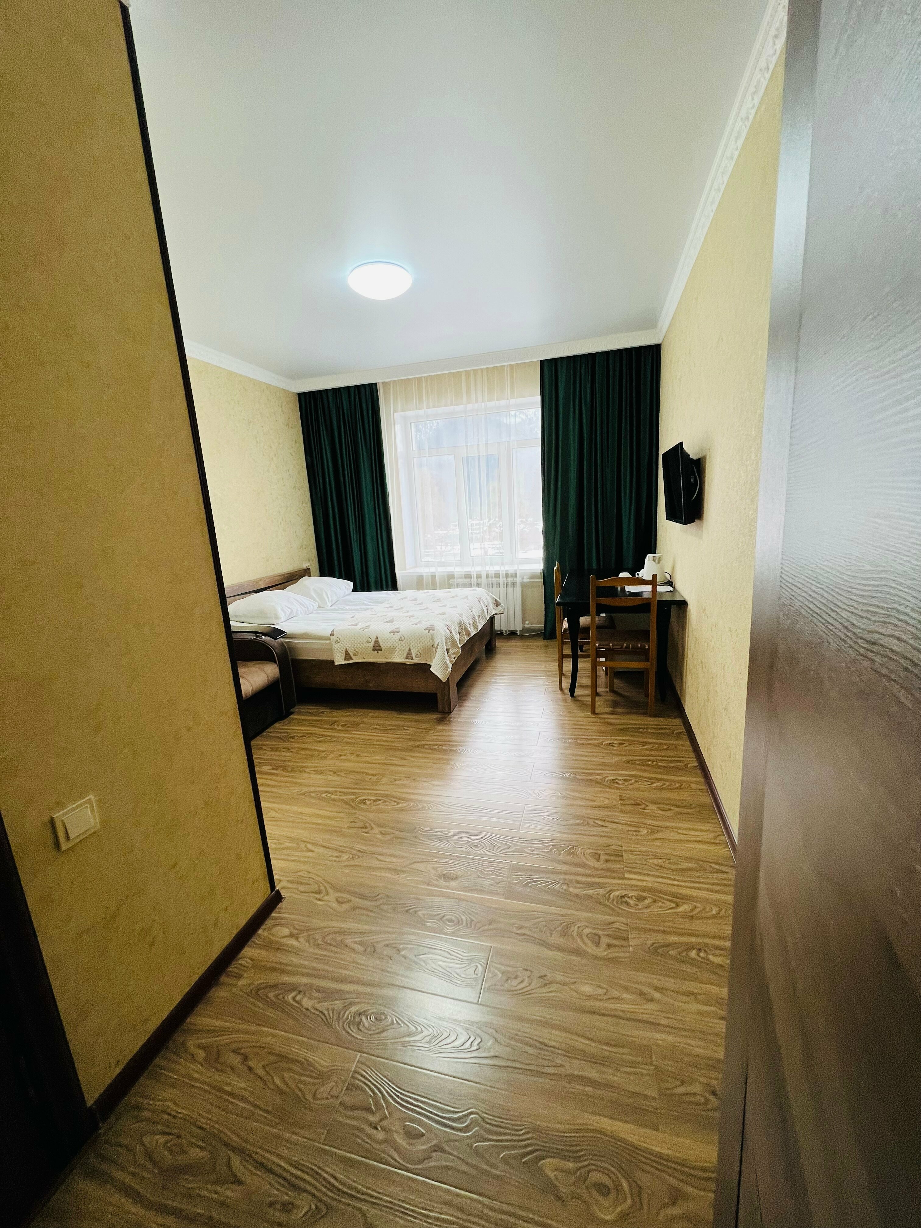 Семейный номер с видом на горы