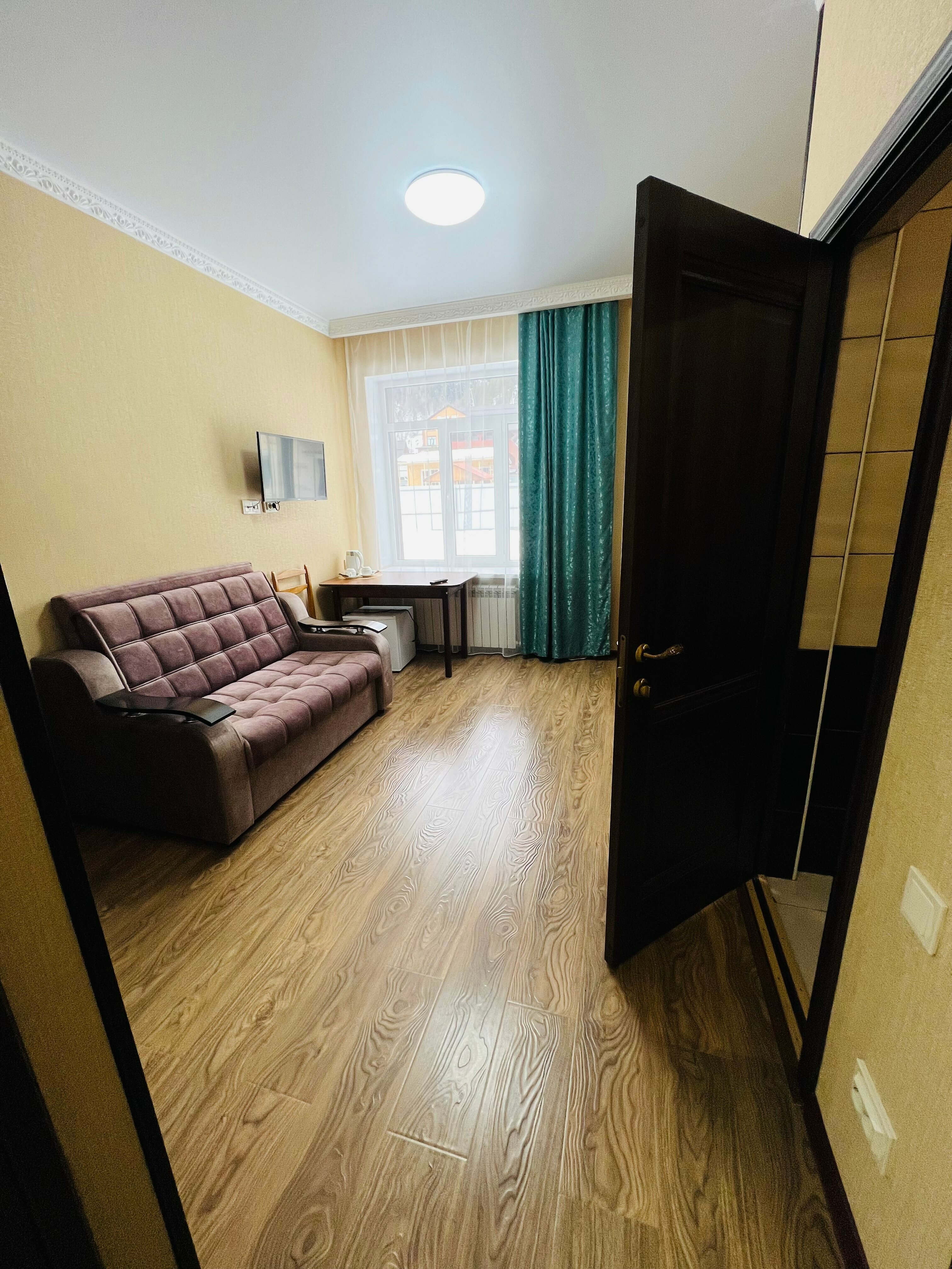 Семейный номер с видом на горы