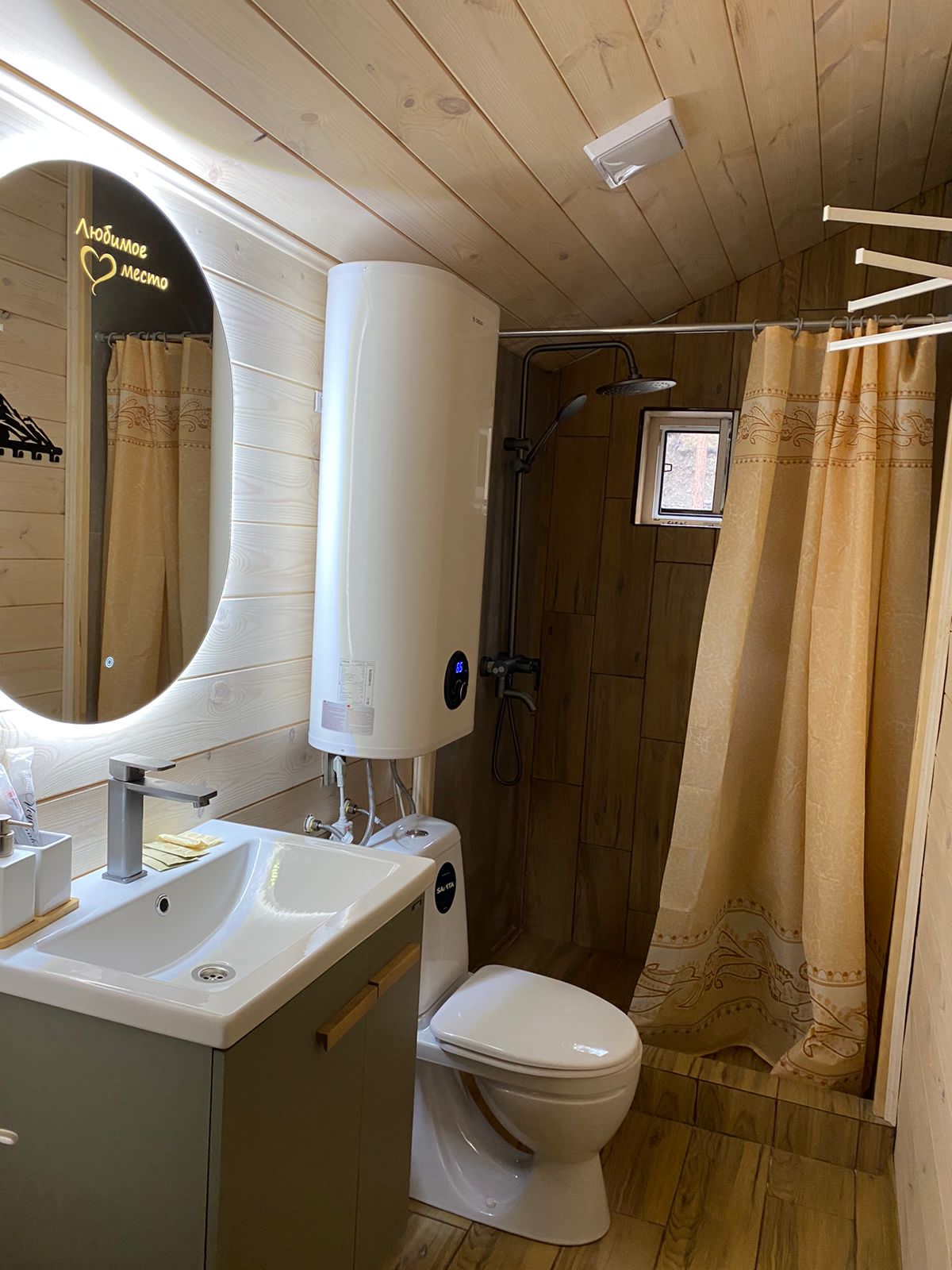 Четырехместный номер с видом на горы