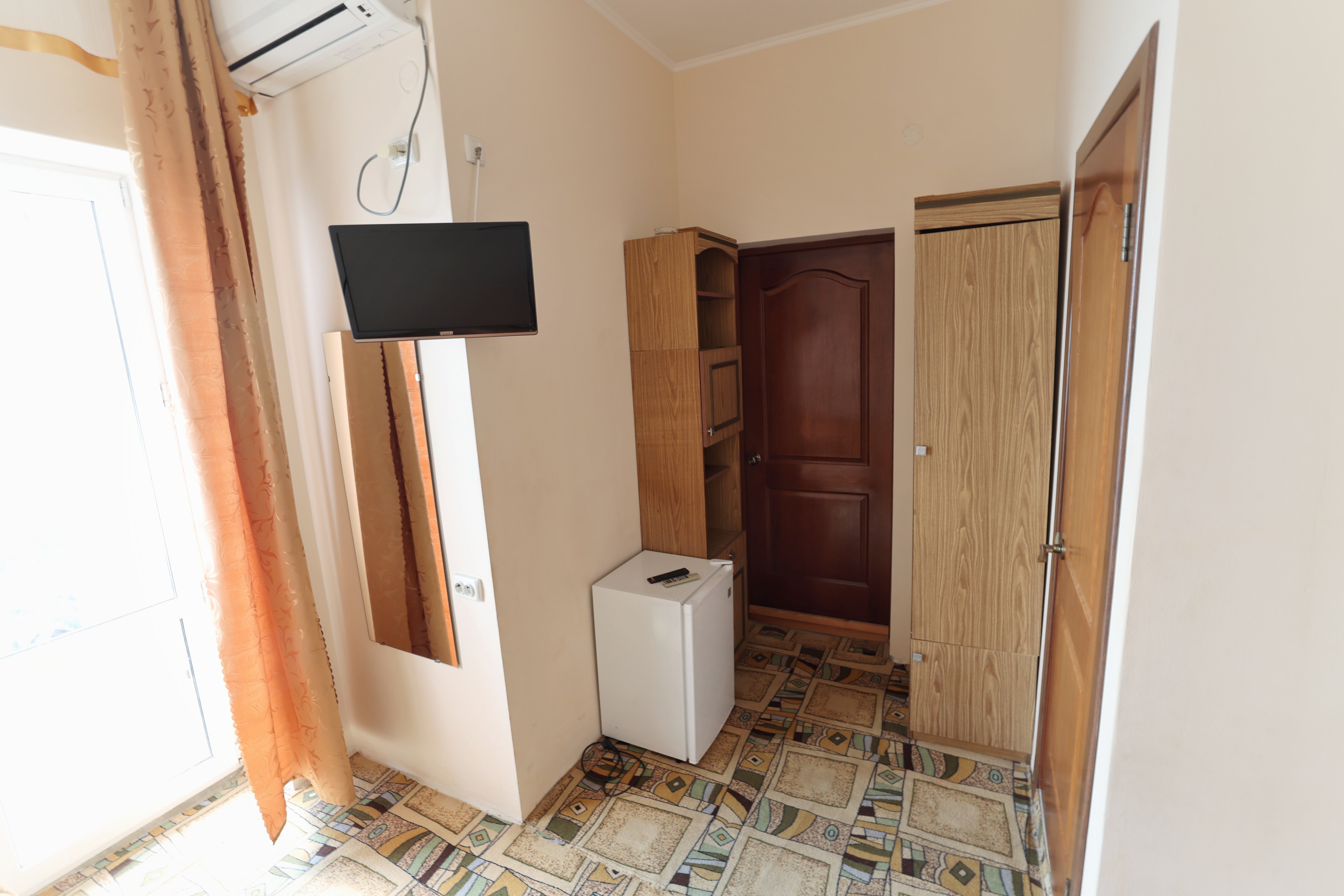 Трехместный номер с балконом и видом на море