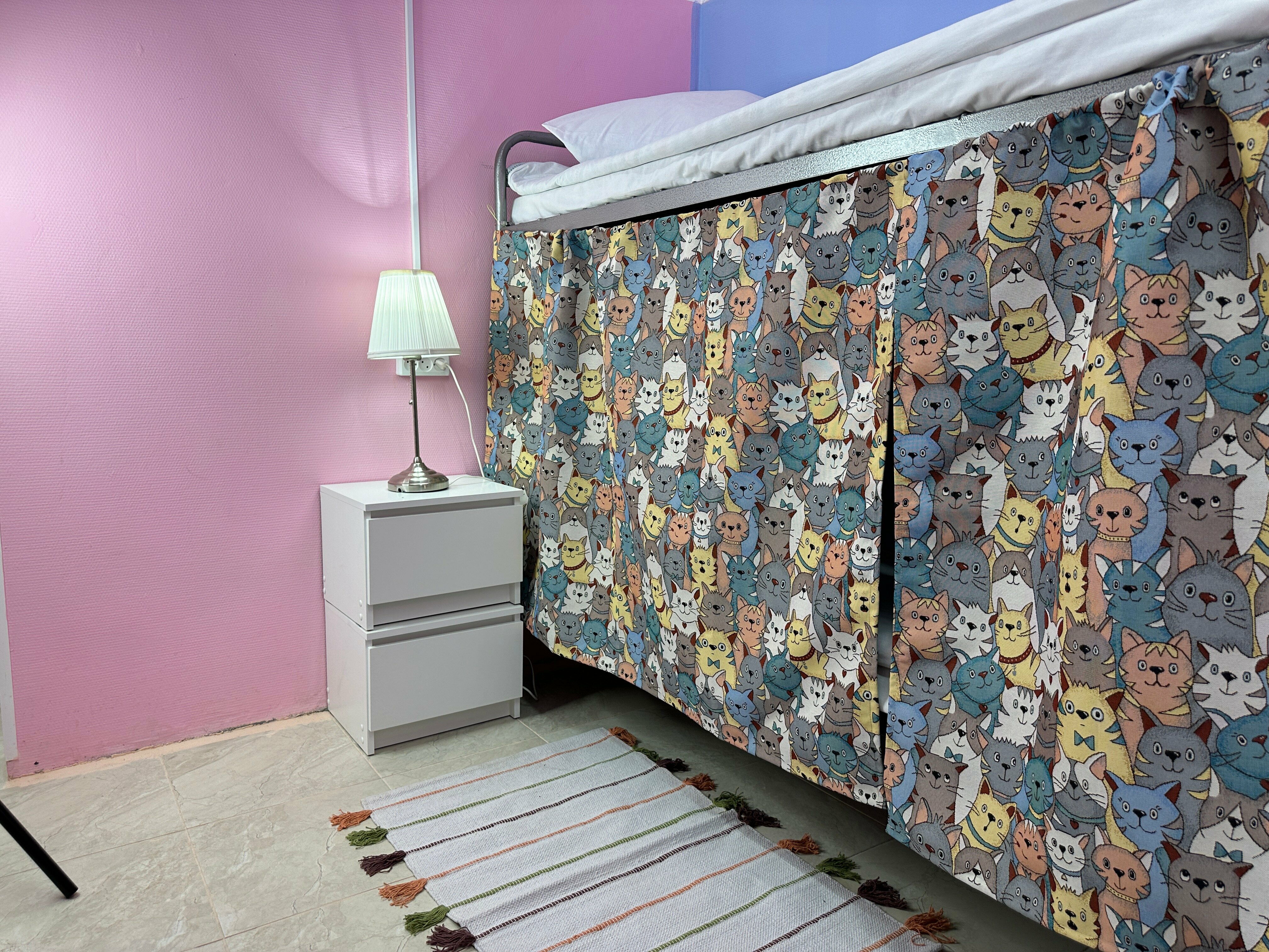 Кровать в общем номере для женщин с 4 кроватями