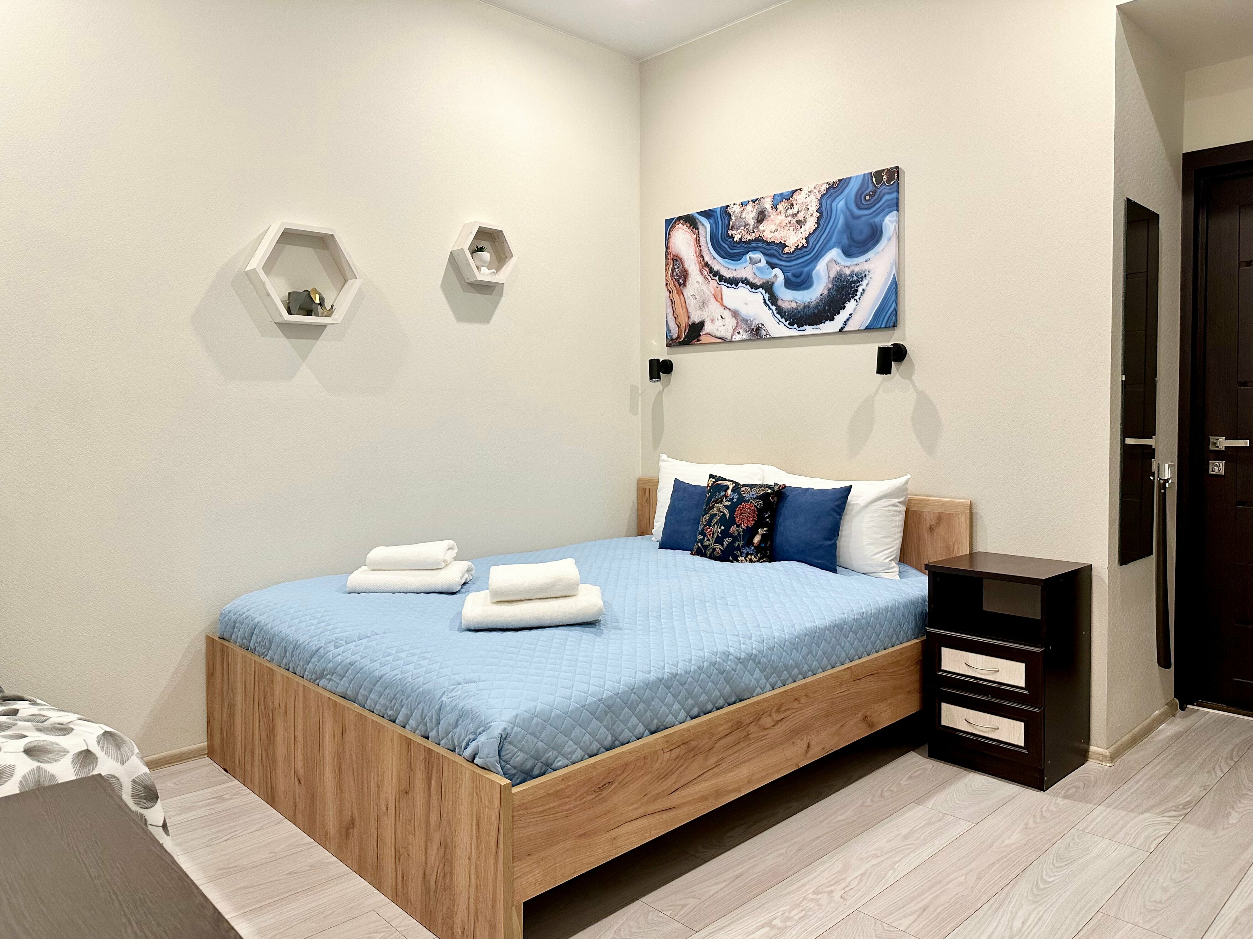 Двухместный номер с двуспальной кроватью и дополнительной кроватью