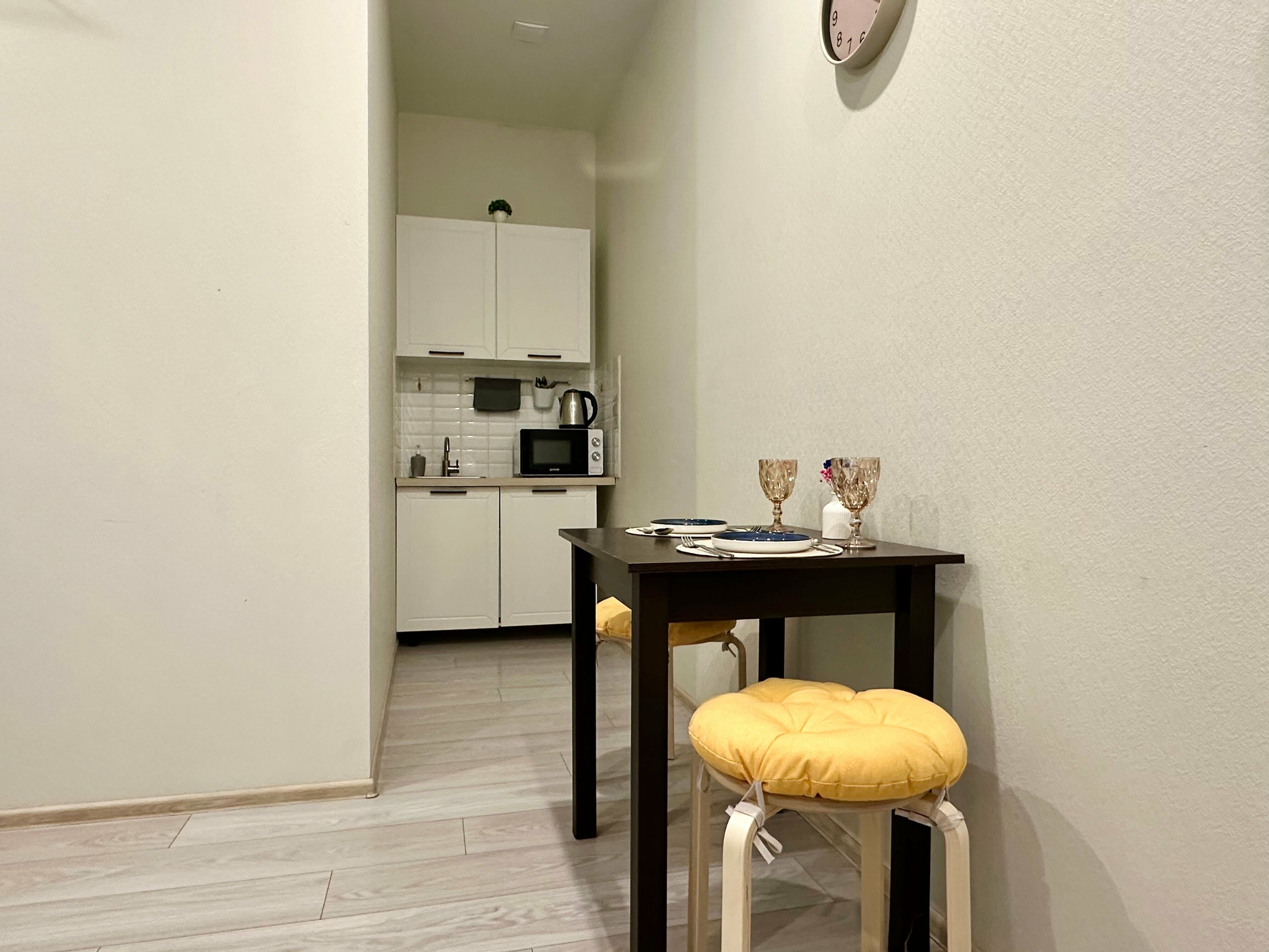 Двухместный номер с двуспальной кроватью и дополнительной кроватью