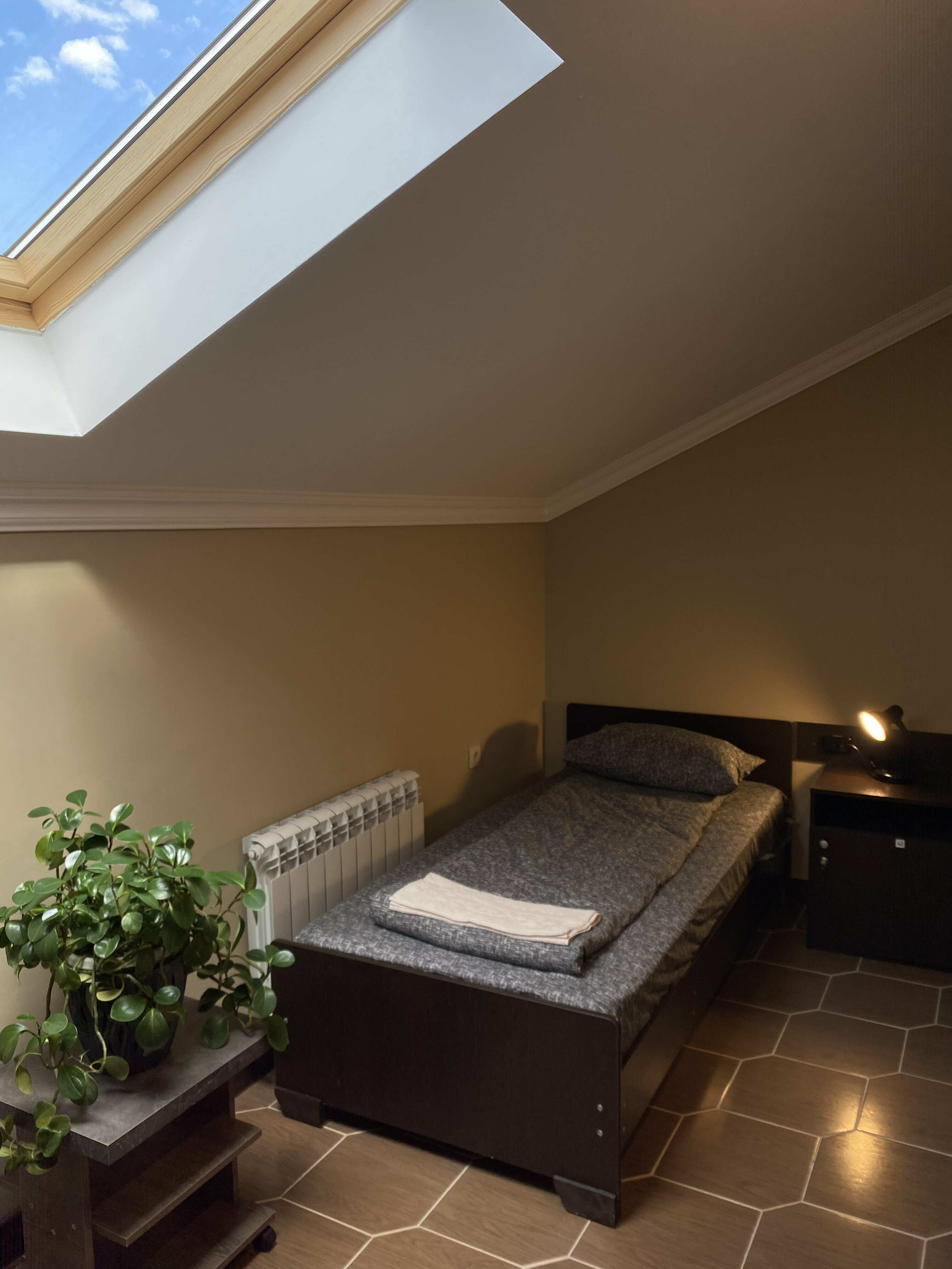 Кровать в общем 6-местном номере для женщин