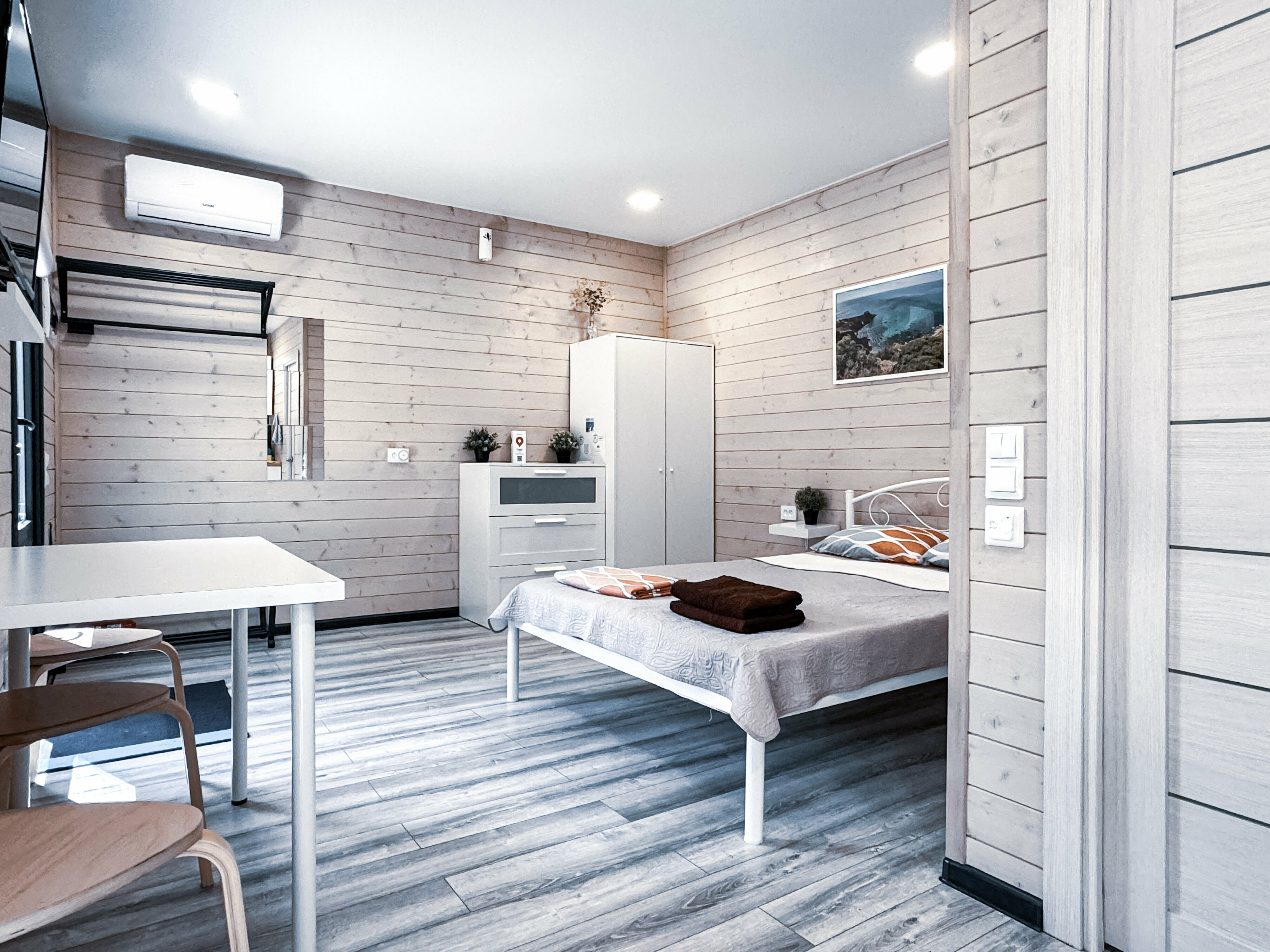 Трехместный номер «Комфорт» с душем