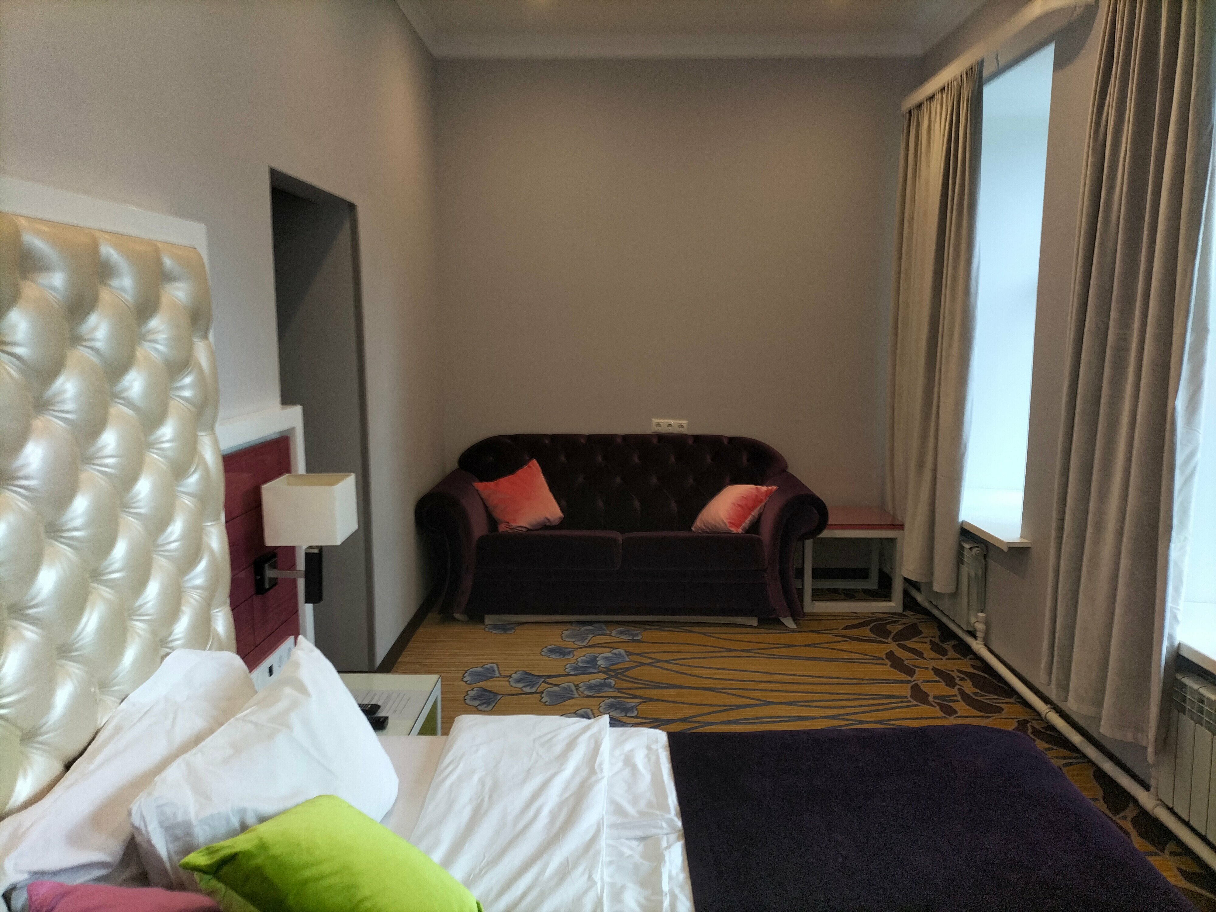 Двухместный номер с двуспальной кроватью и дополнительной кроватью