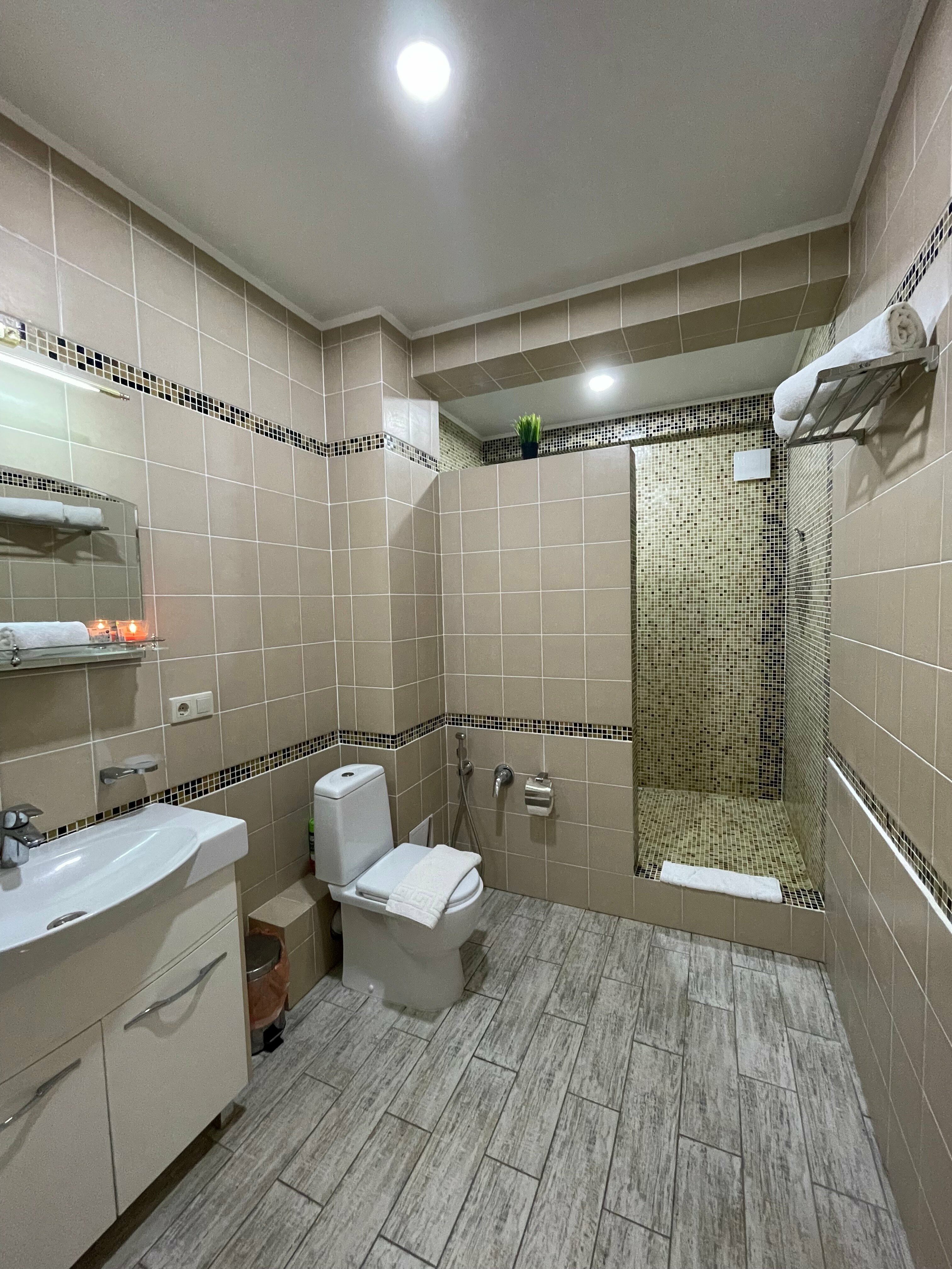 Cемейный номер с собственной ванной комнатой