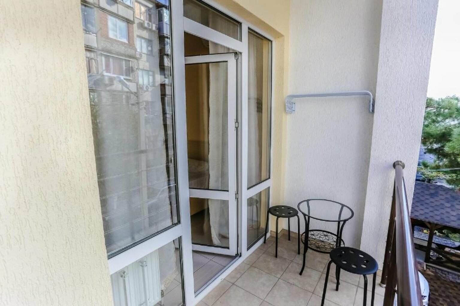 Трехместный номер с балконом